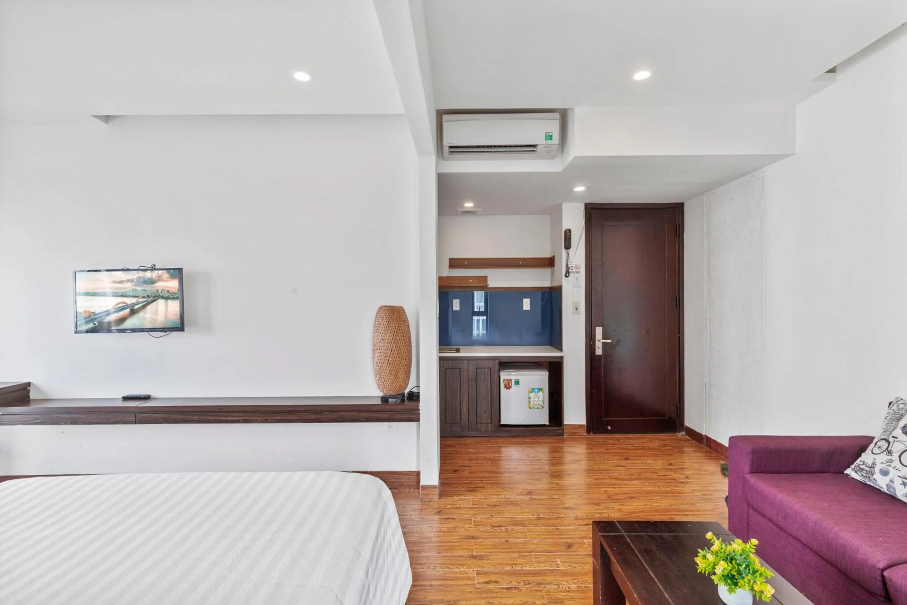 Bed in Amis Hotel & Apartment - 50m to My Khe Beach