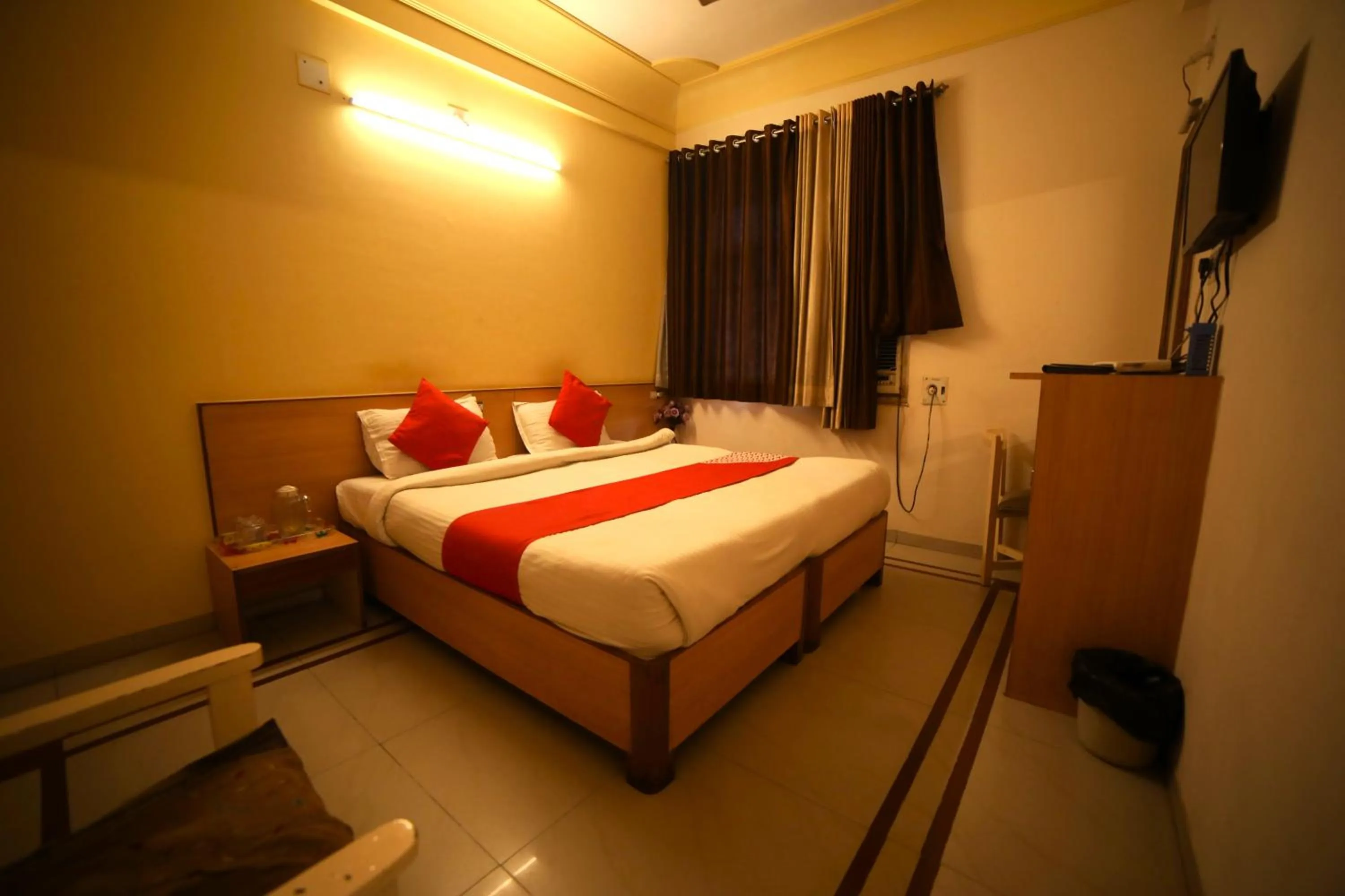 Bed in Hotel Vrundavan Residency