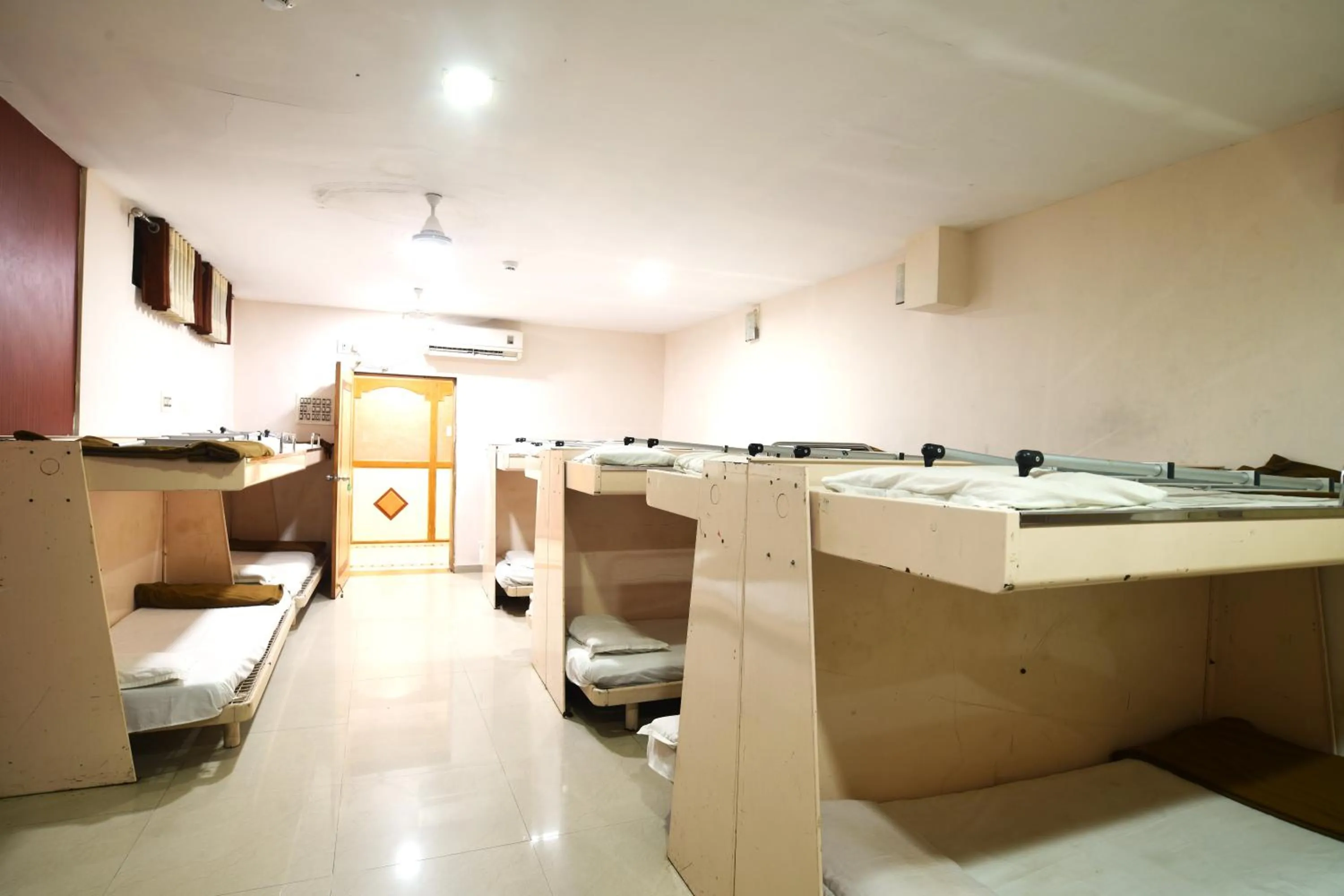 Bed in Hotel Vrundavan Residency