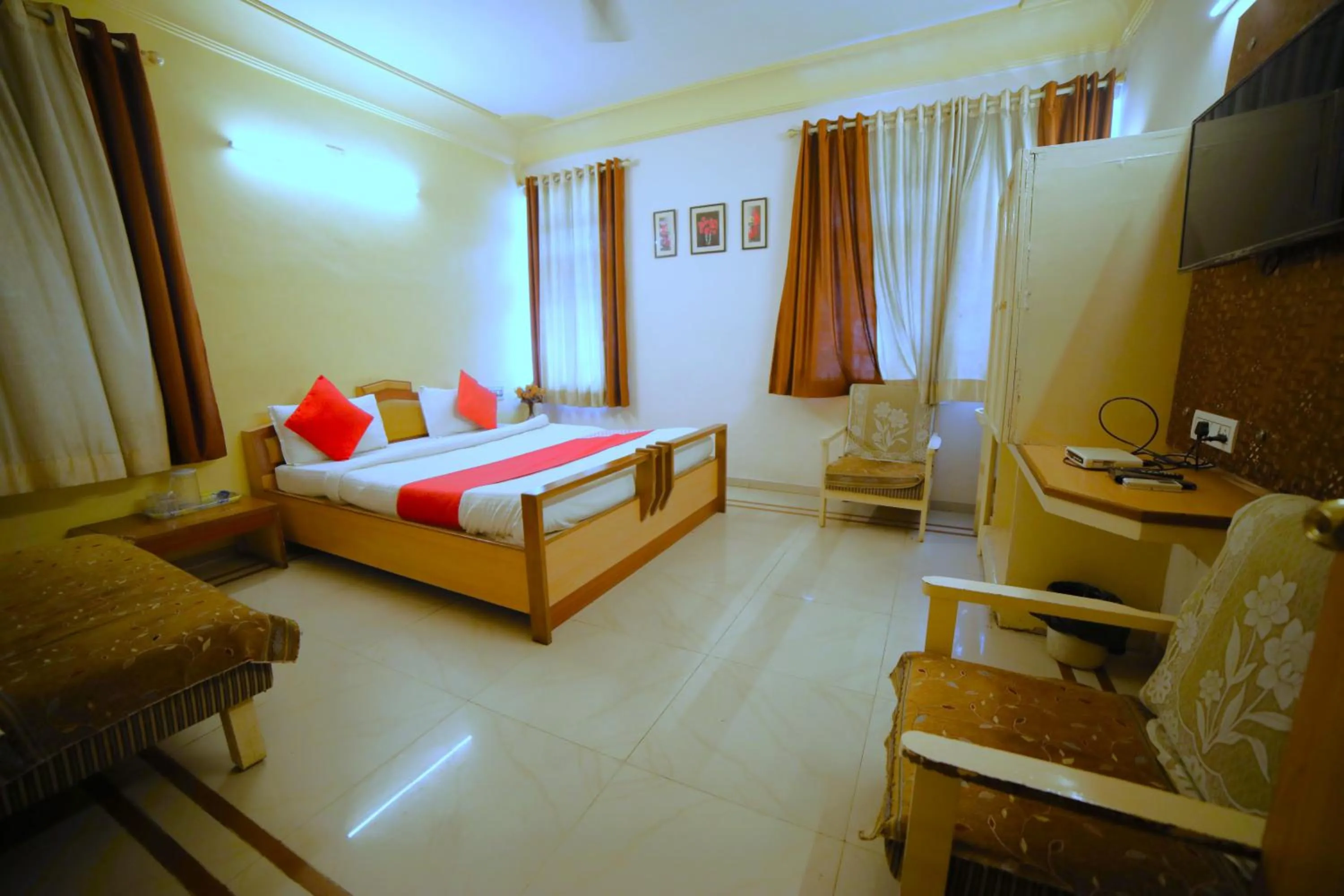 Bed in Hotel Vrundavan Residency