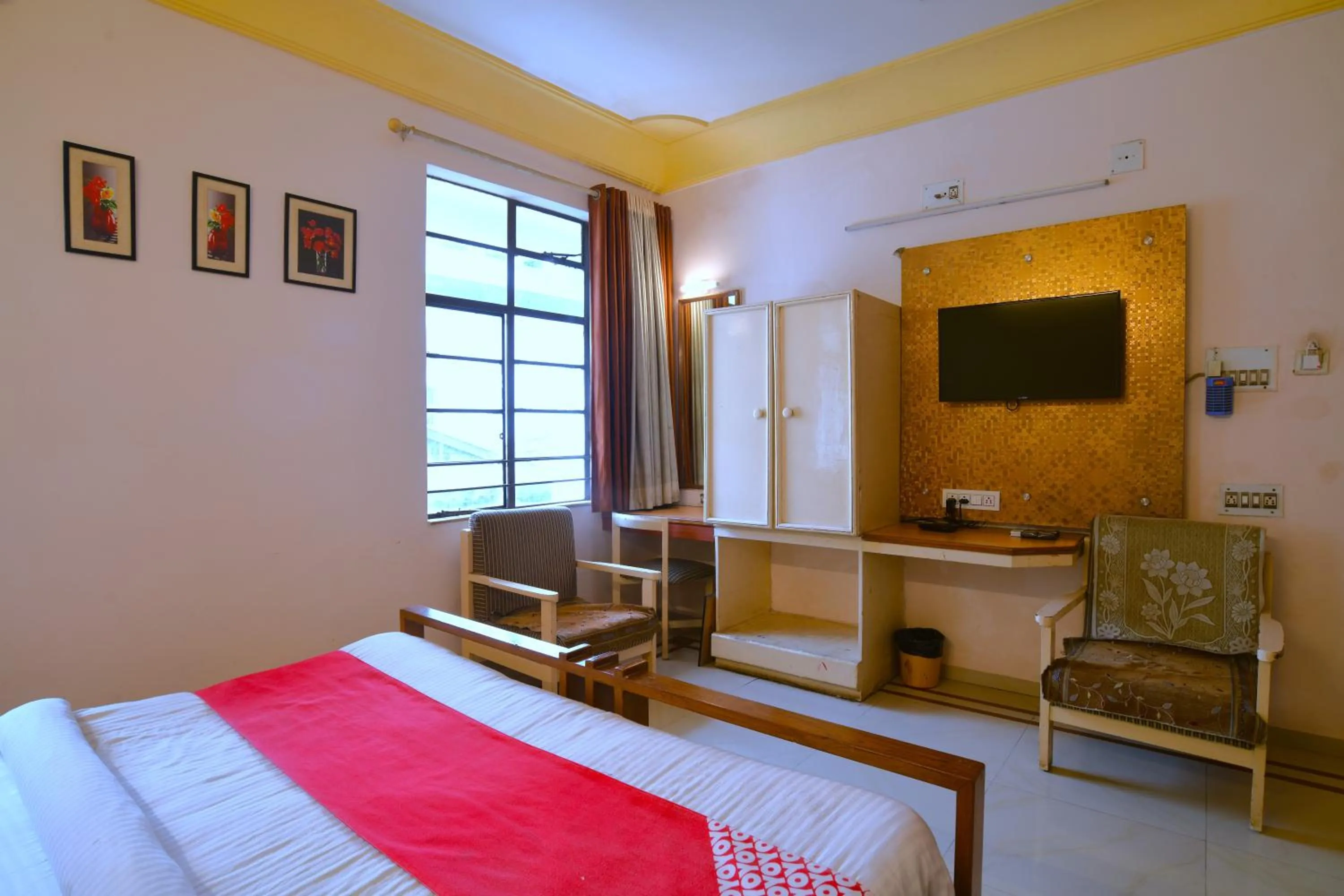 Bed in Hotel Vrundavan Residency