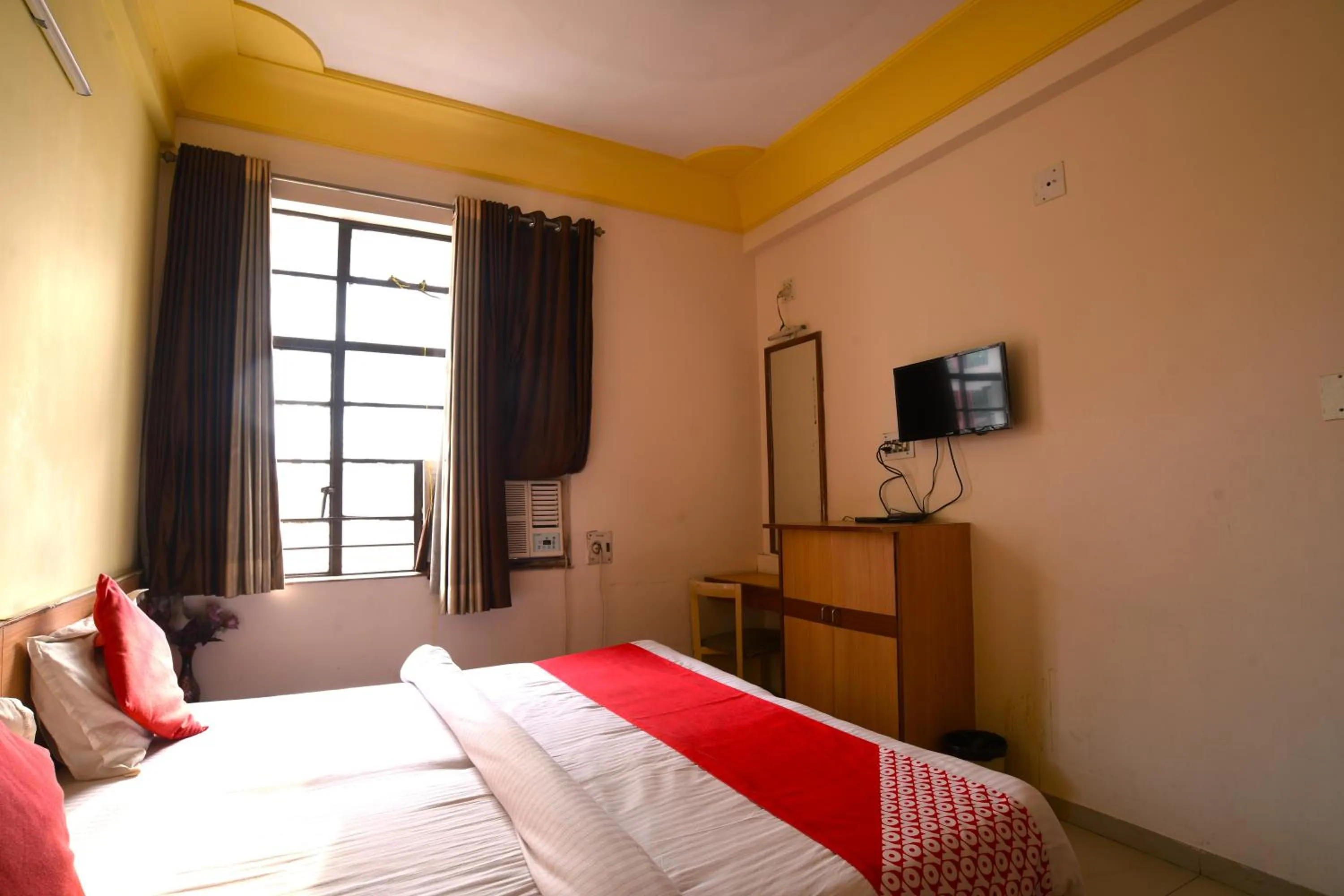 Bed in Hotel Vrundavan Residency