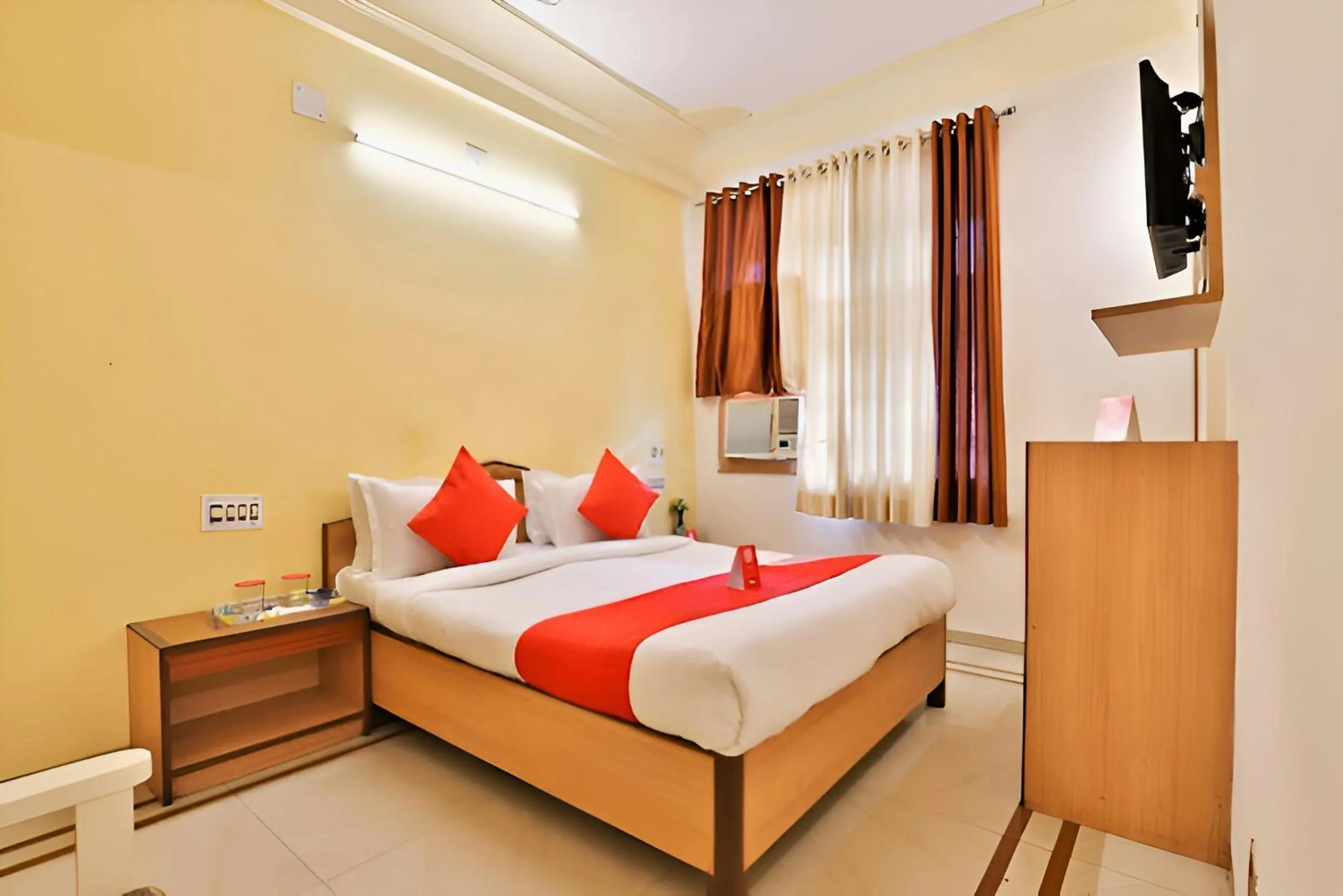 Bed in Hotel Vrundavan Residency
