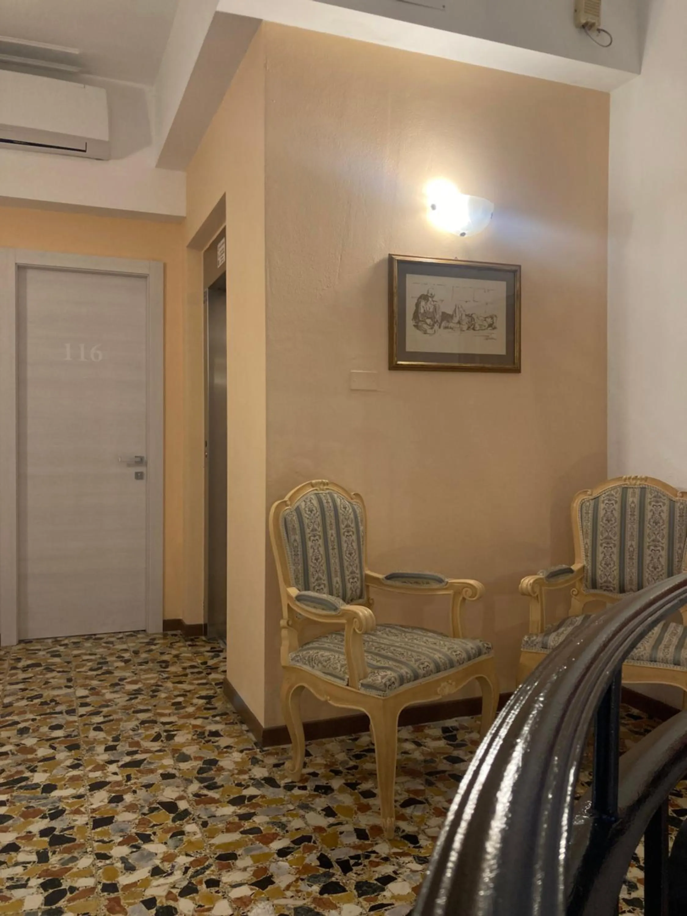 Decorative detail in Hotel Villa Trieste