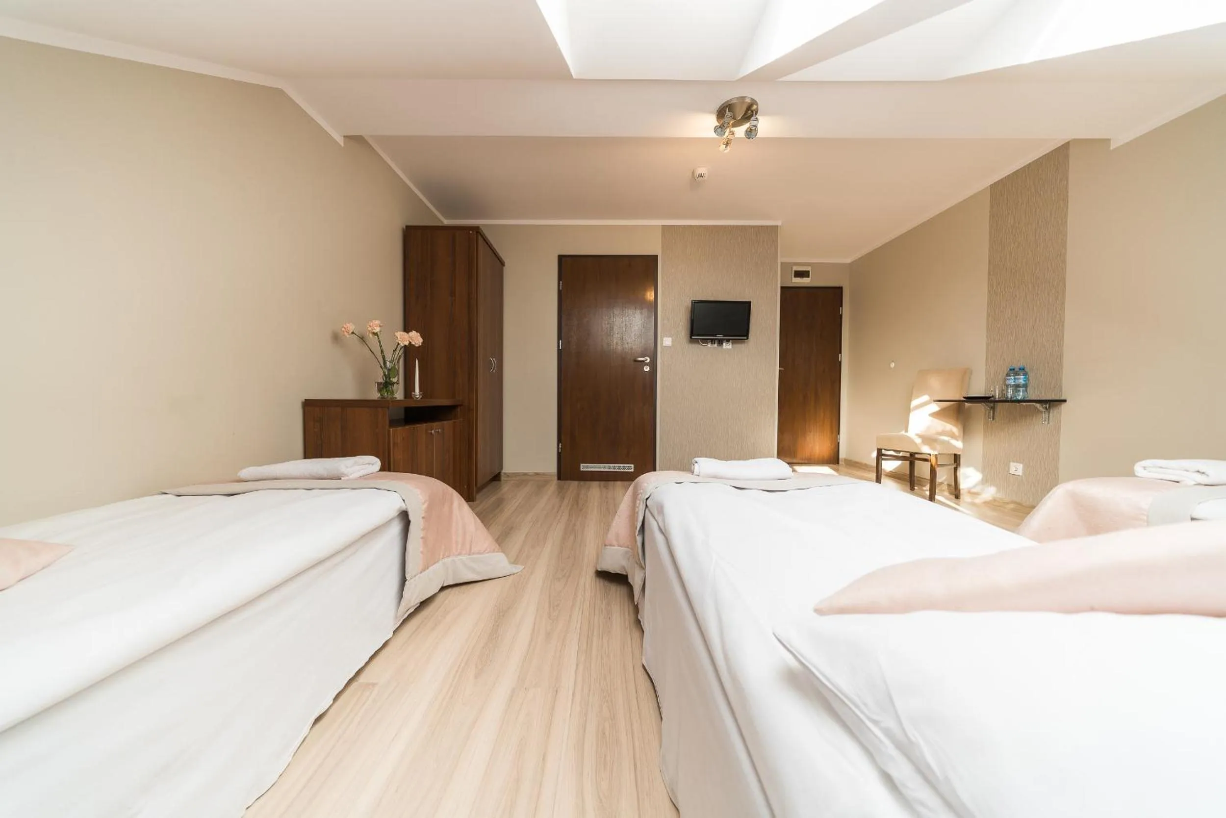 Photo of the whole room, Bed in Dworek Rajska Góra