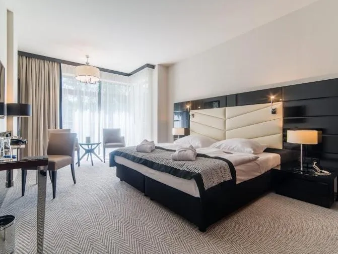 Day, Bed in Diune Apartment