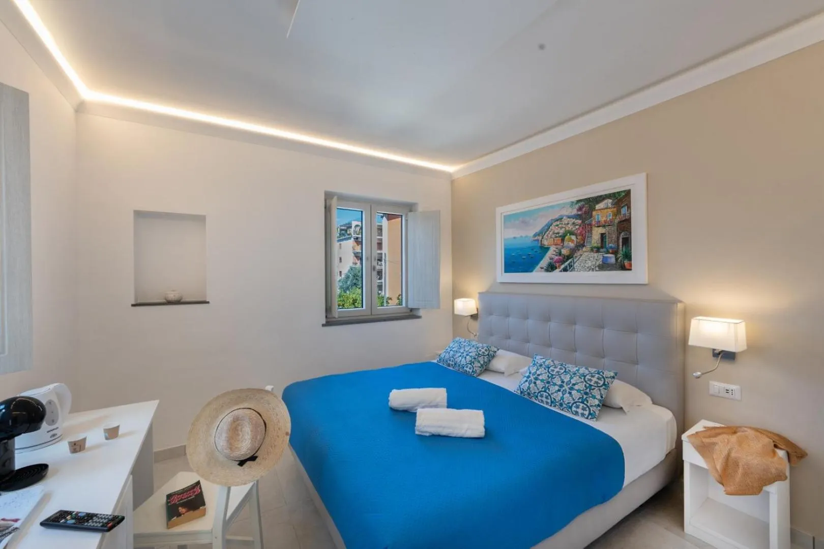 Photo of the whole room, Bed in Villa Emanuel White