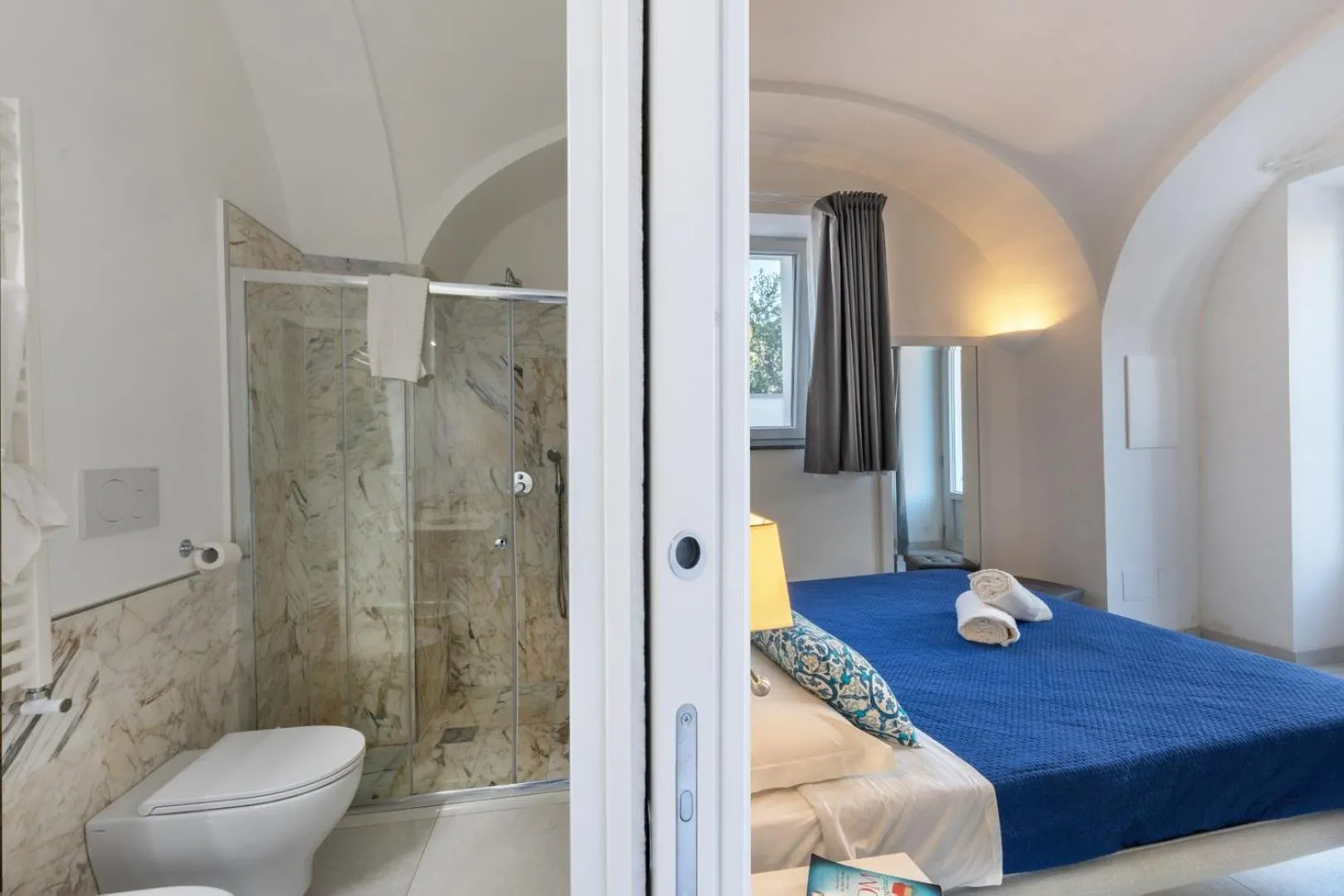 Bed in Villa Emanuel White