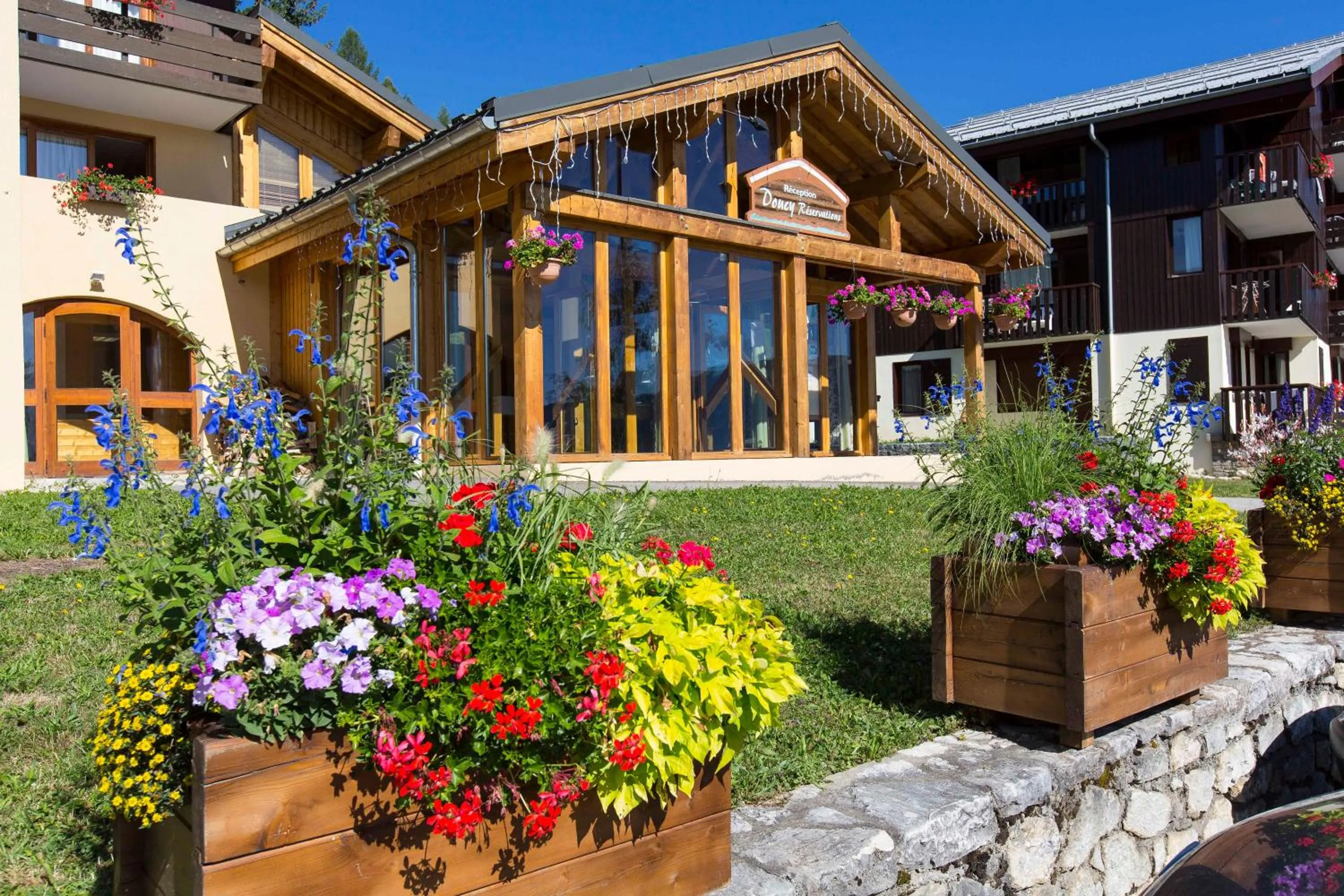 Facade/entrance in Vacancéole - Résidence Le Sappey - Doucy
