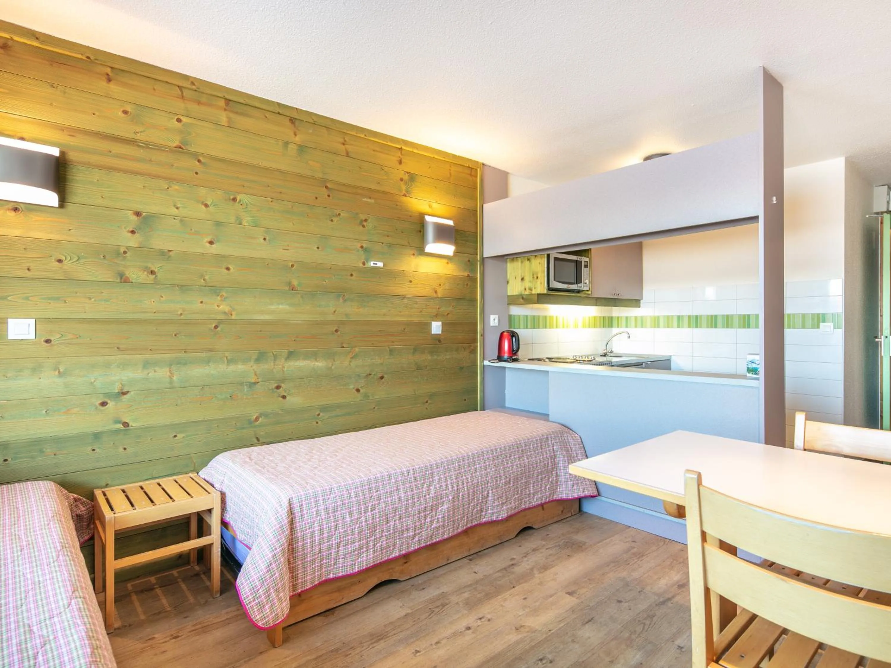 Living room, Bed in Vacancéole - Résidence Le Sappey - Doucy