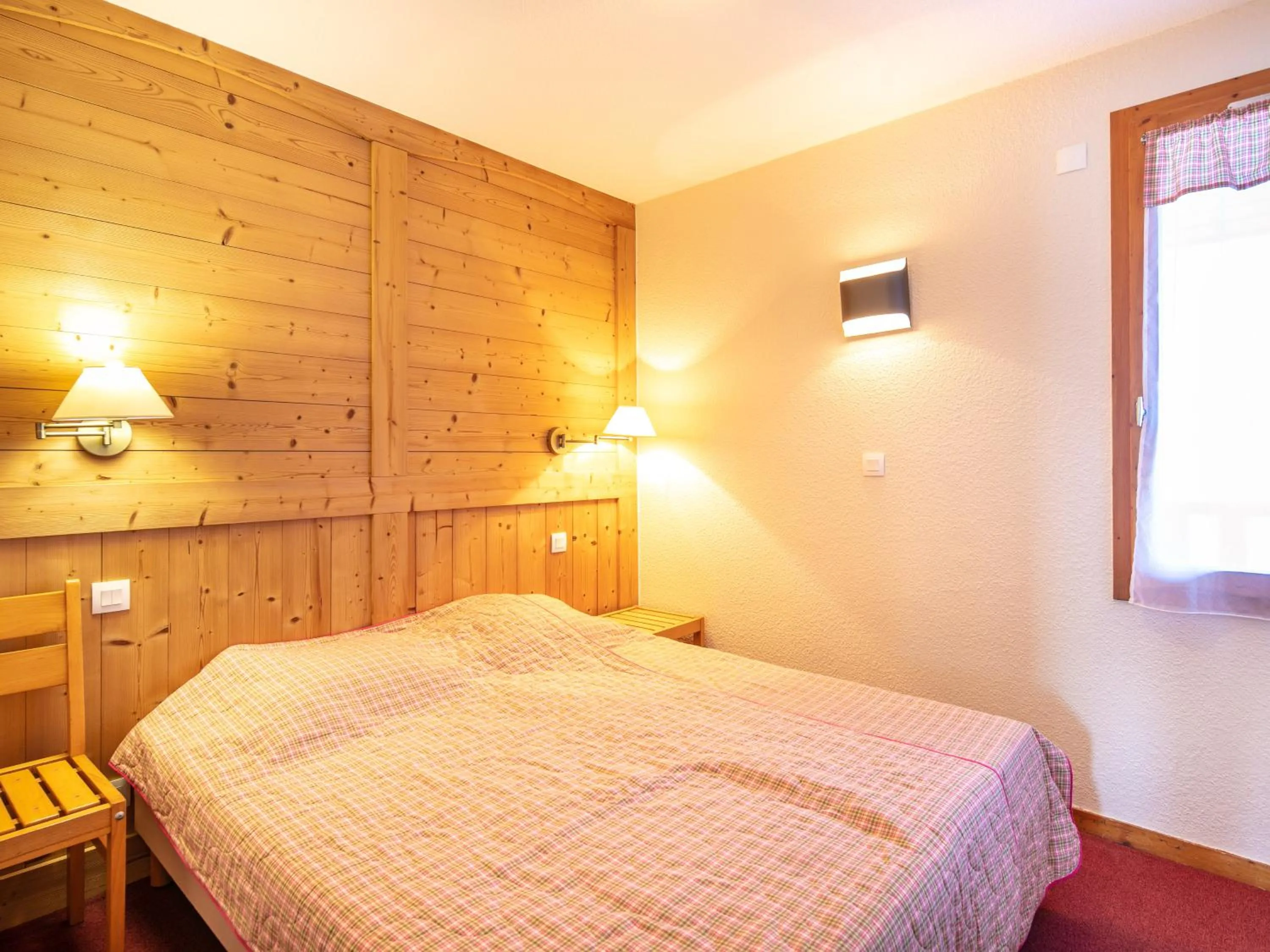 Bedroom, Bed in Vacancéole - Résidence Le Sappey - Doucy