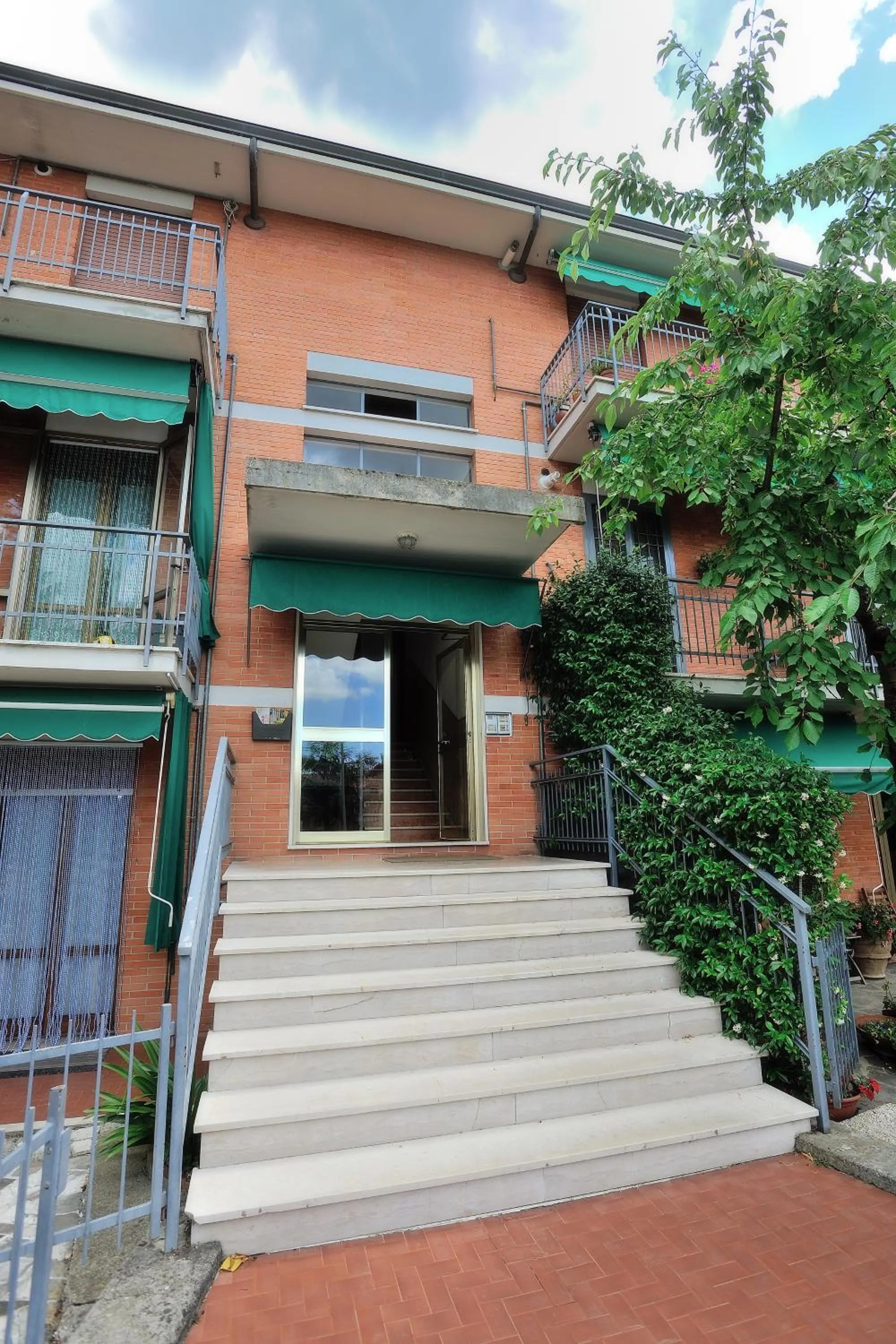 Facade/entrance in Casarimidia