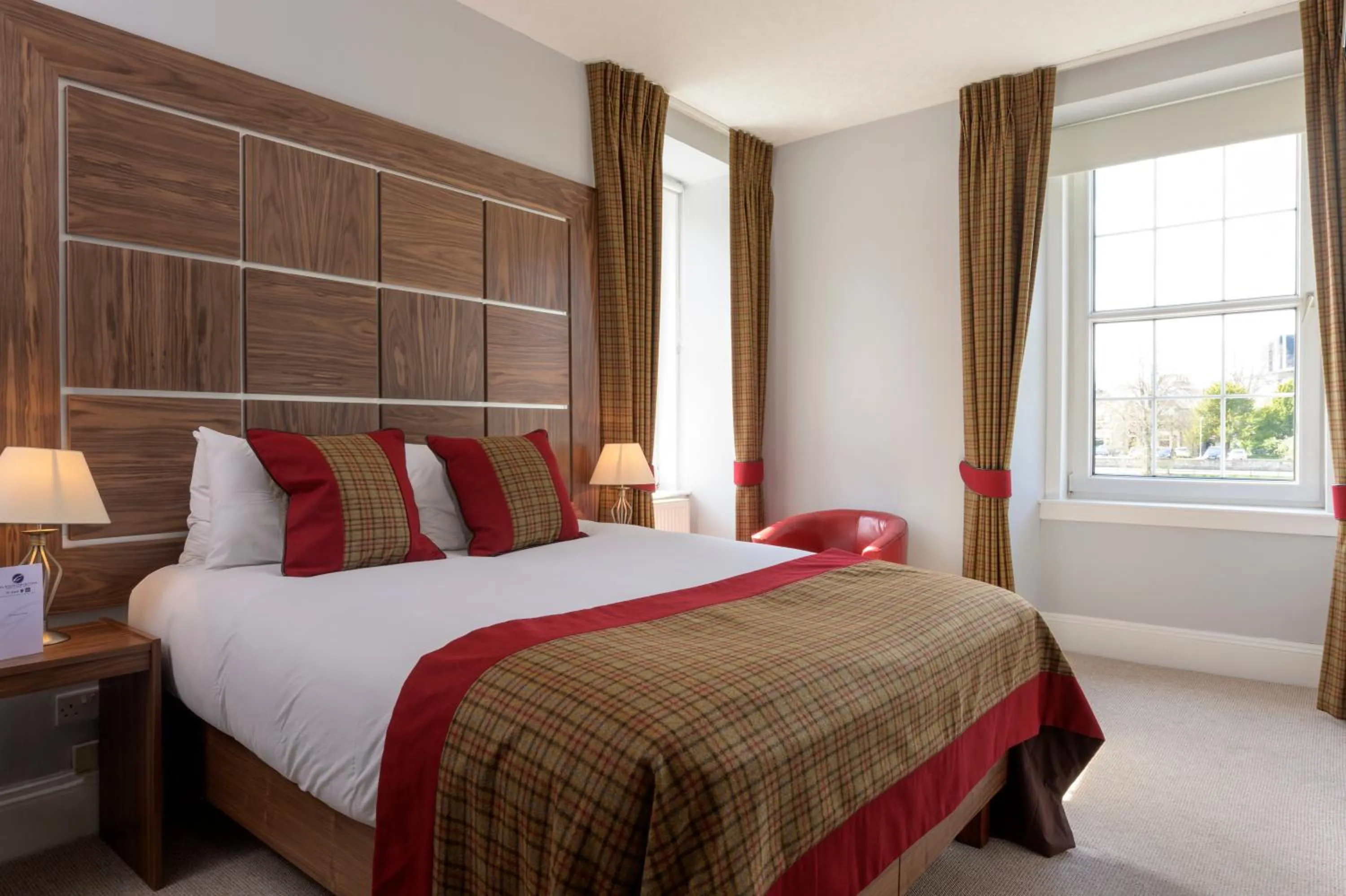 Bedroom, Bed in The Glenmoriston Townhouse Hotel