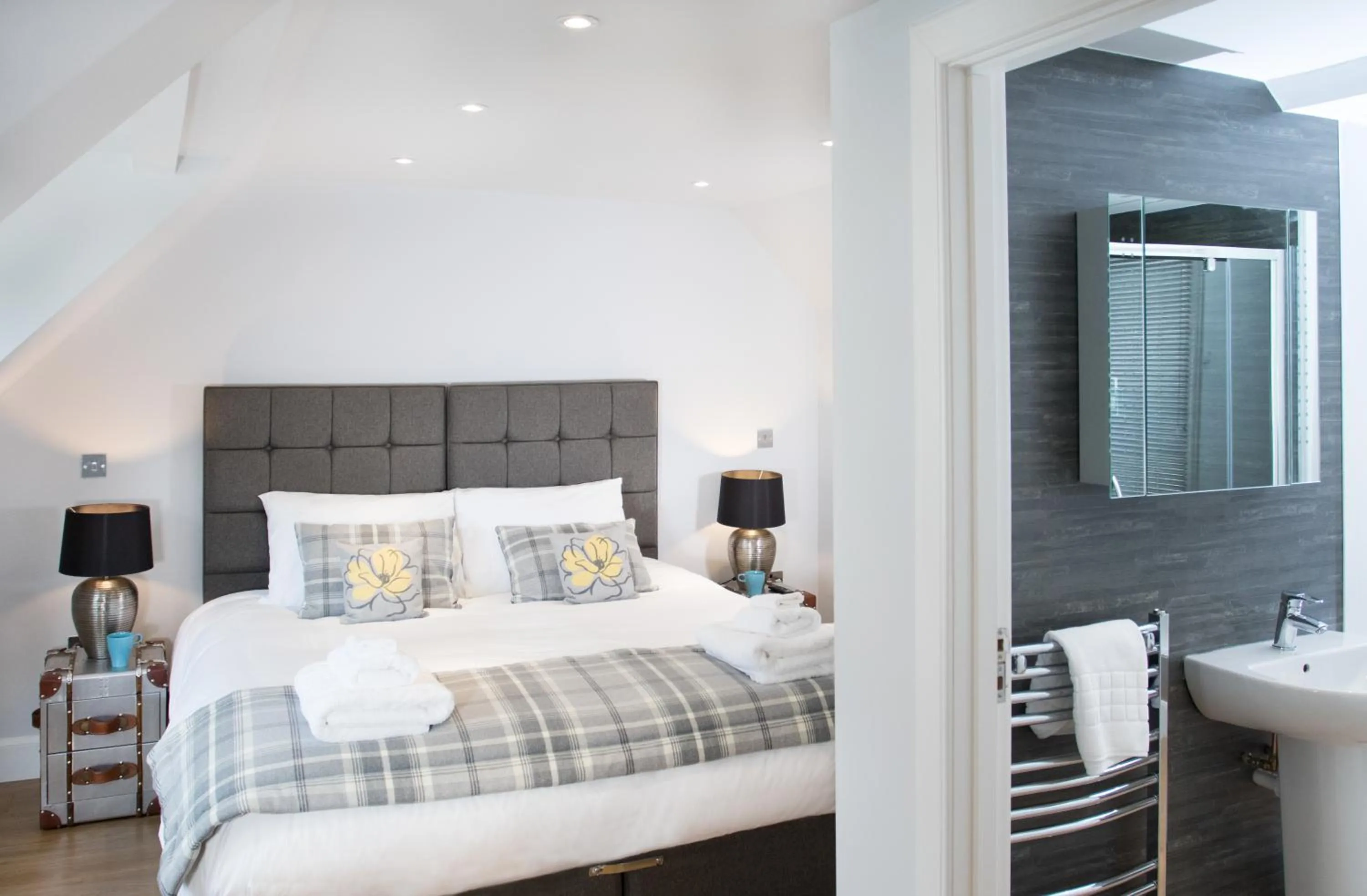 Bathroom, Bed in The Glenmoriston Townhouse Hotel