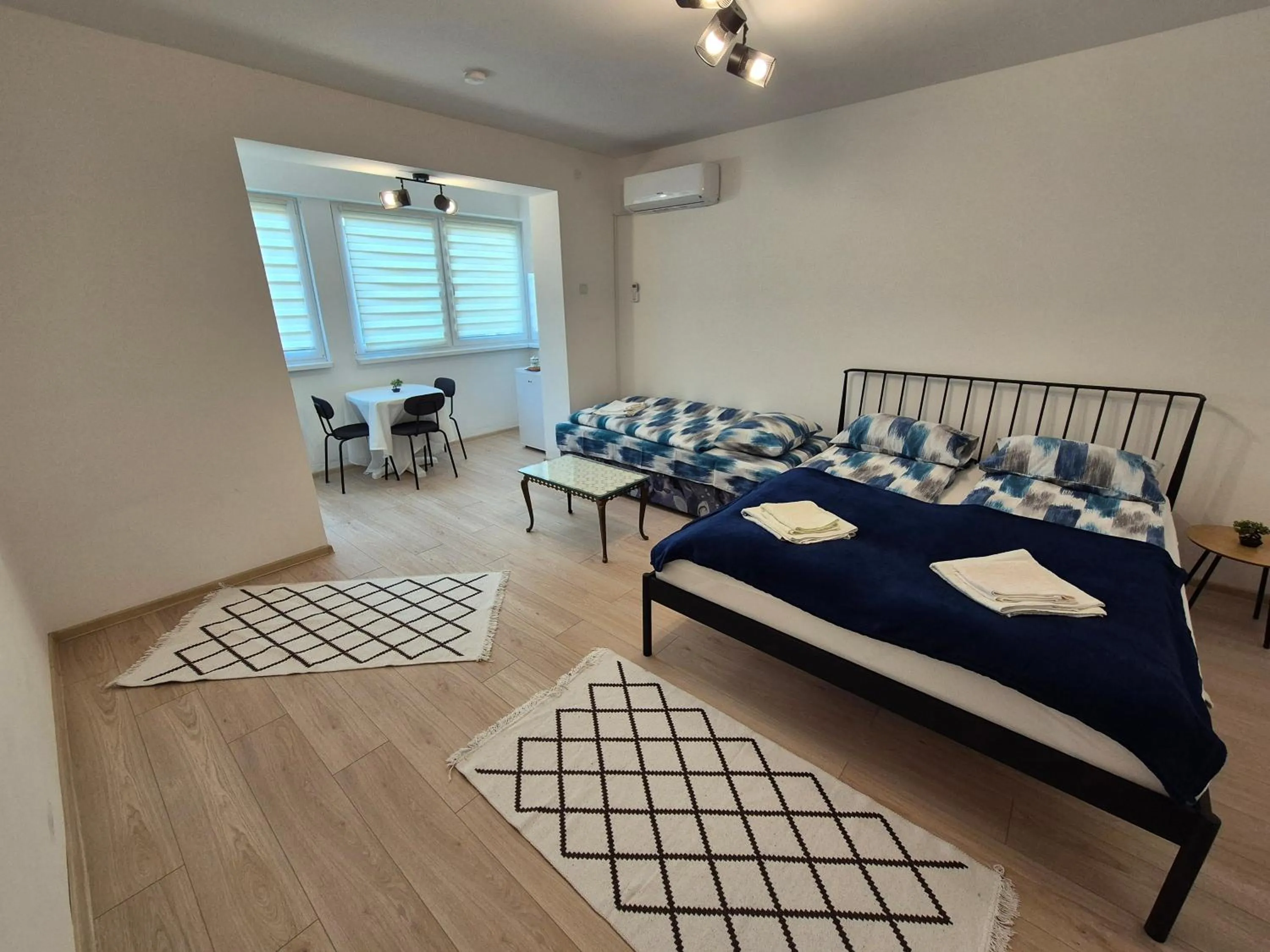 Living room, Bed in Old Town Residence - Free parking