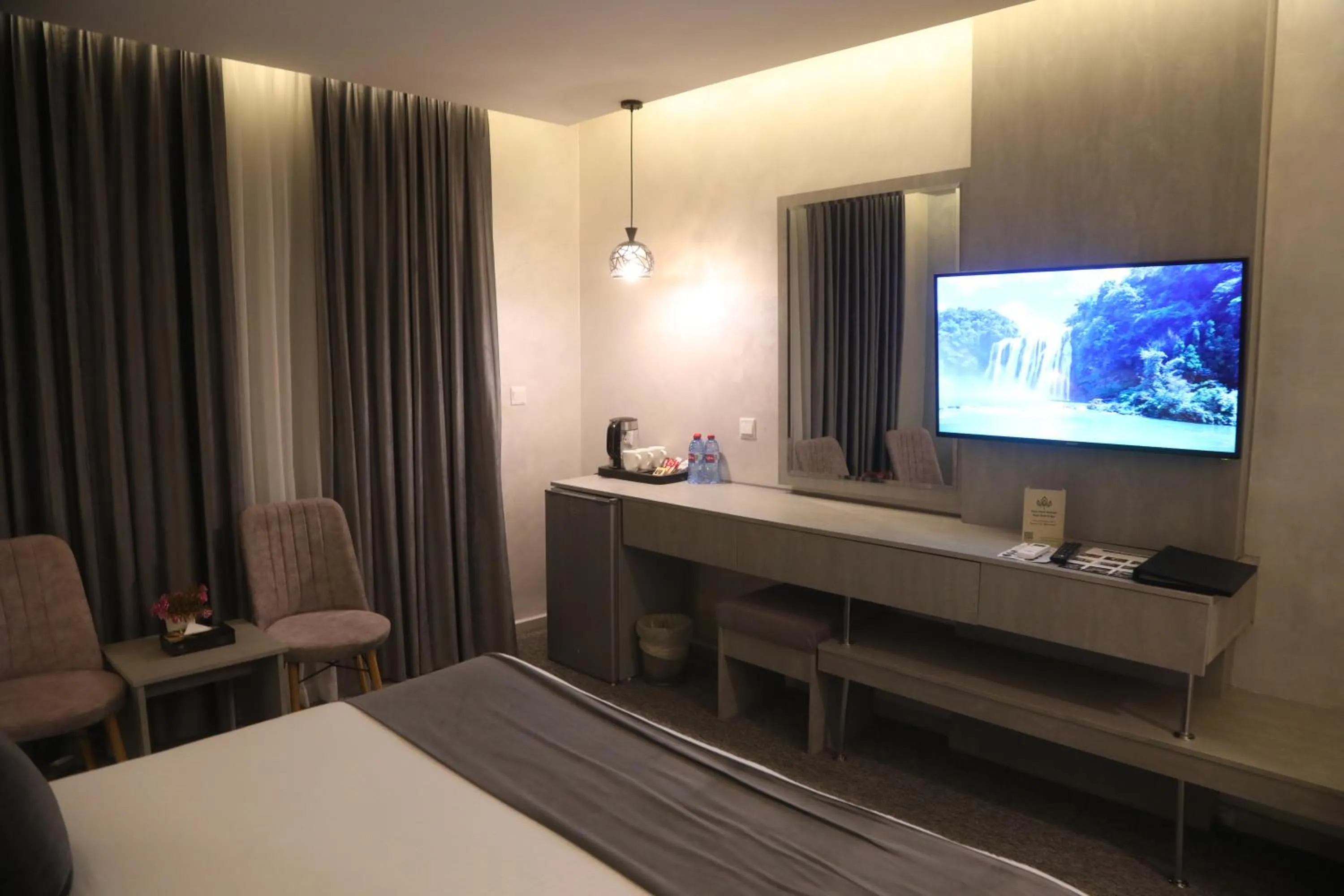 TV and multimedia, Bed in Kaya Hotel Amman