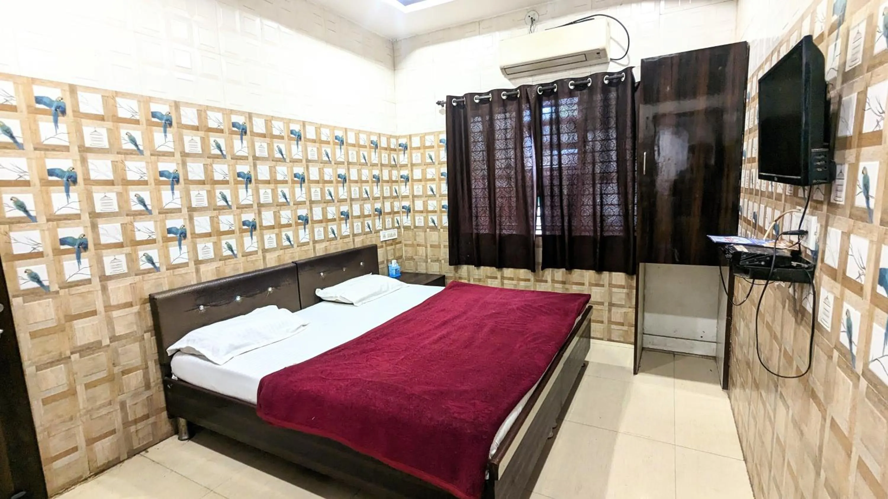Bedroom, Bed in Hotel Shikhar Inn