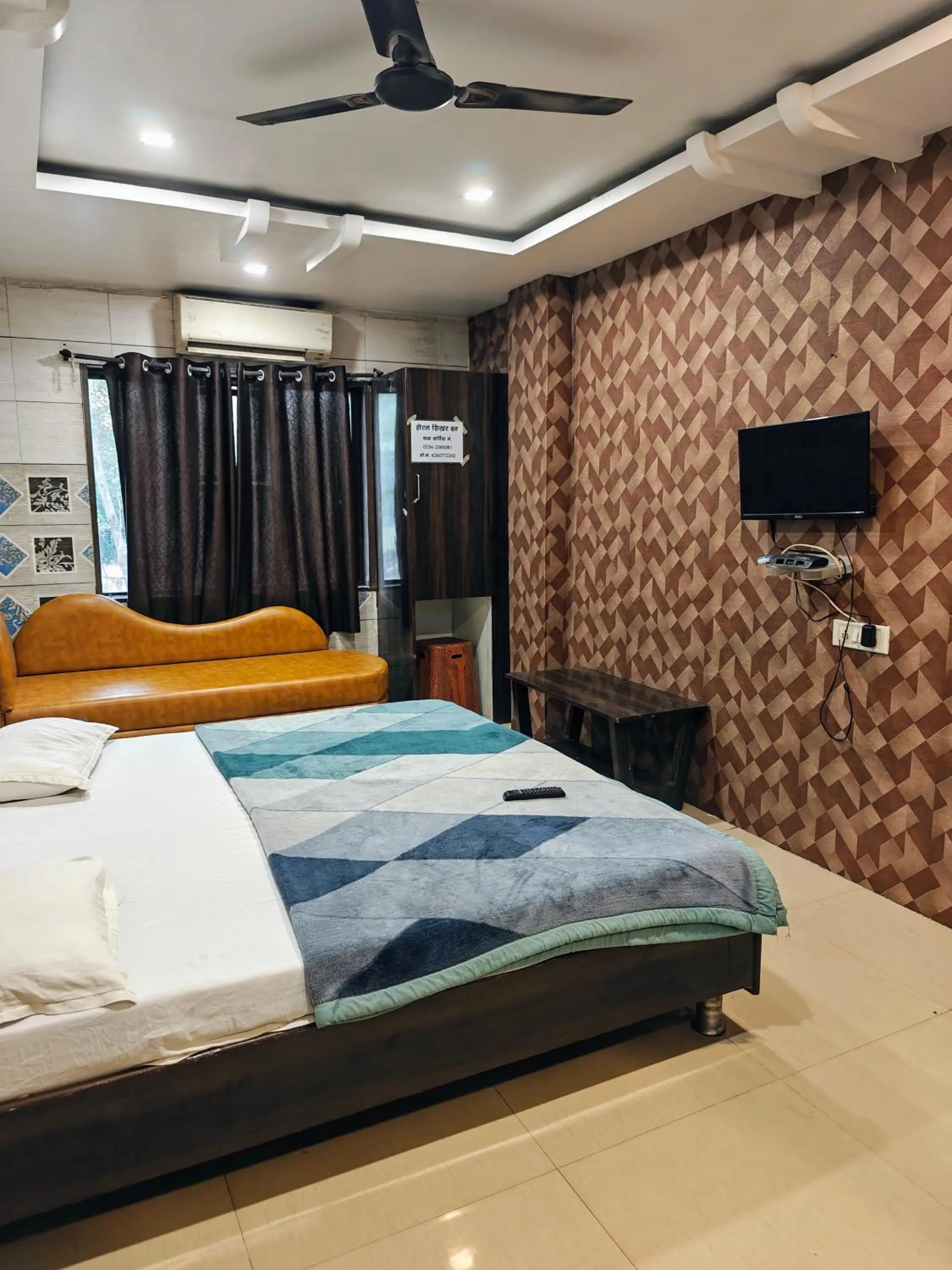 Bedroom, Bed in Hotel Shikhar Inn