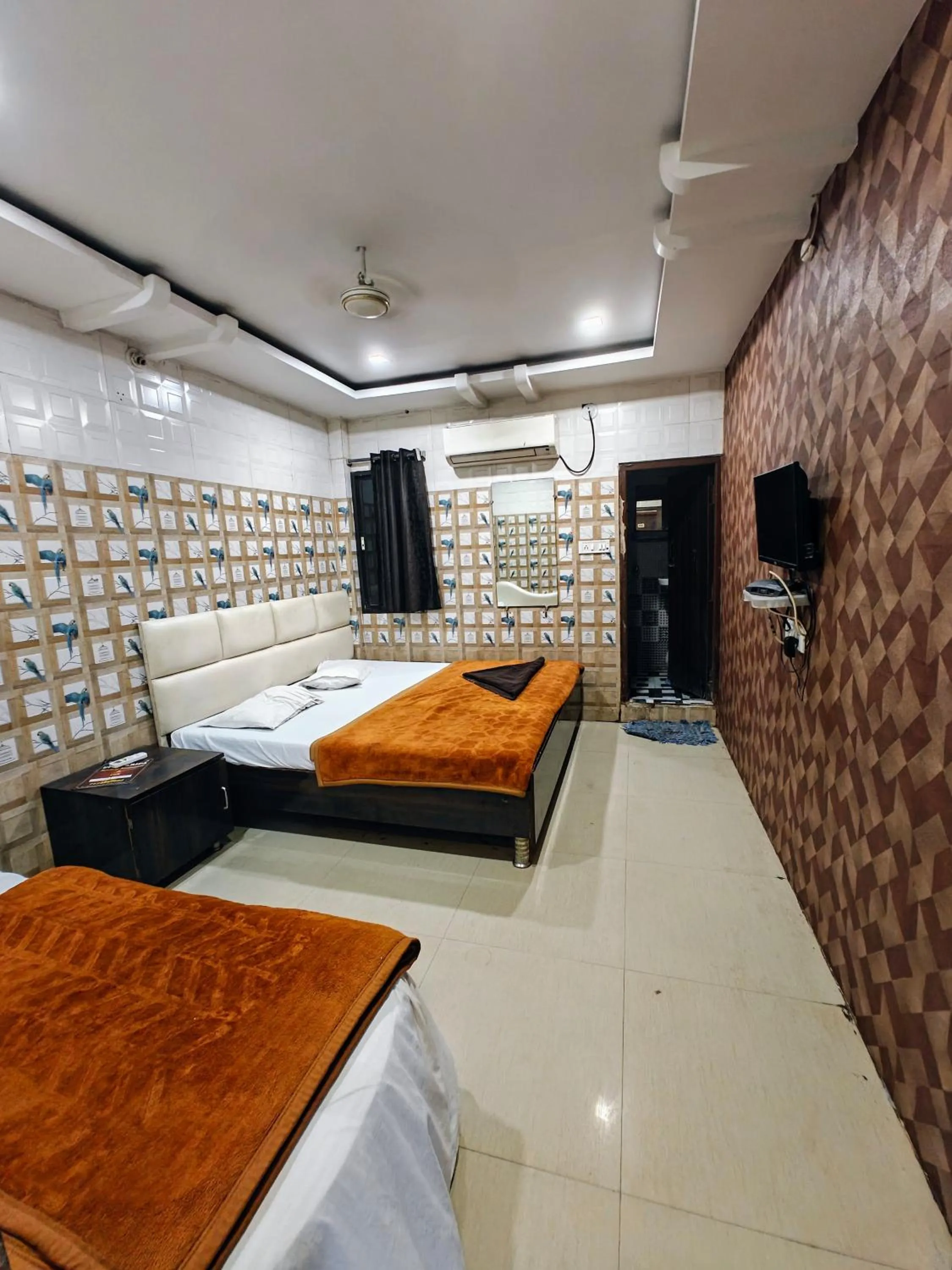 Bedroom, Bed in Hotel Shikhar Inn