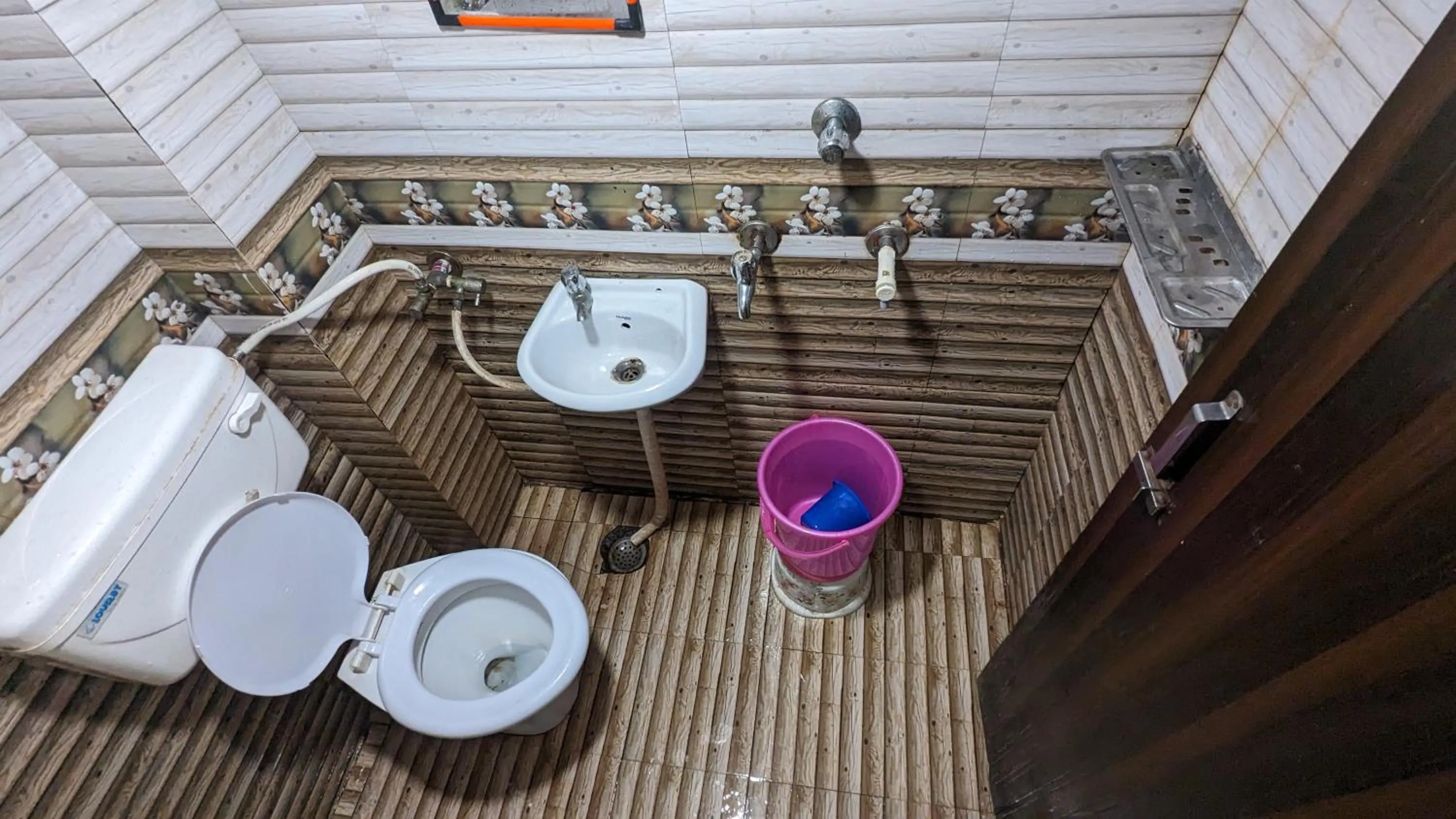Bathroom in Hotel Shikhar Inn