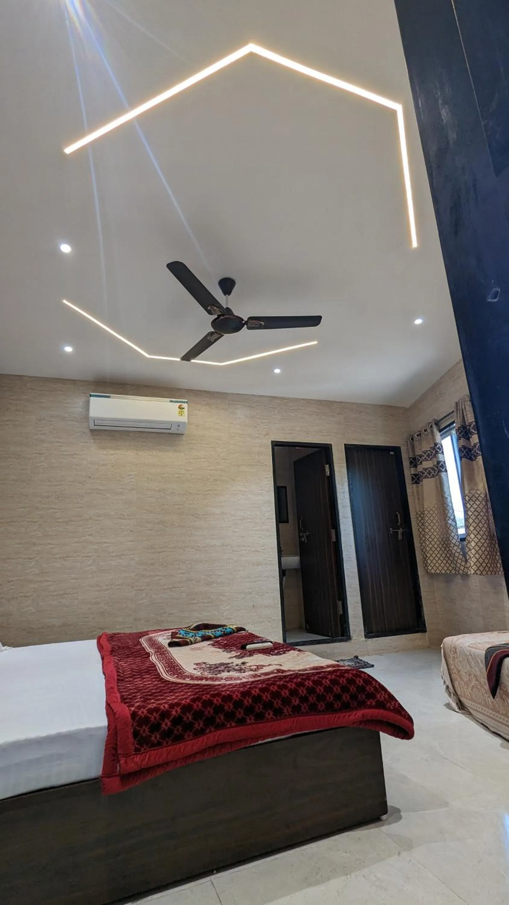 Bedroom, Bed in Hotel Shikhar Inn