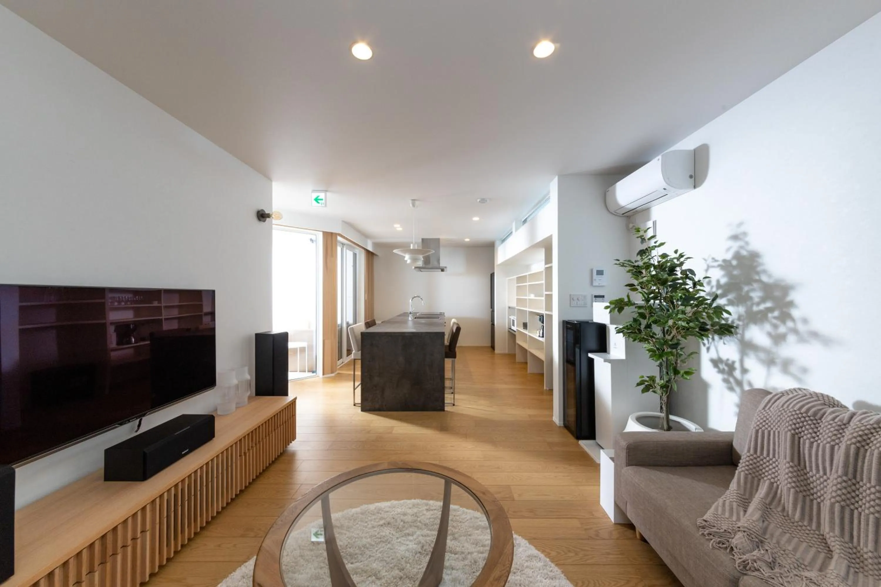 Communal lounge/ TV room in villa vacances hamanako