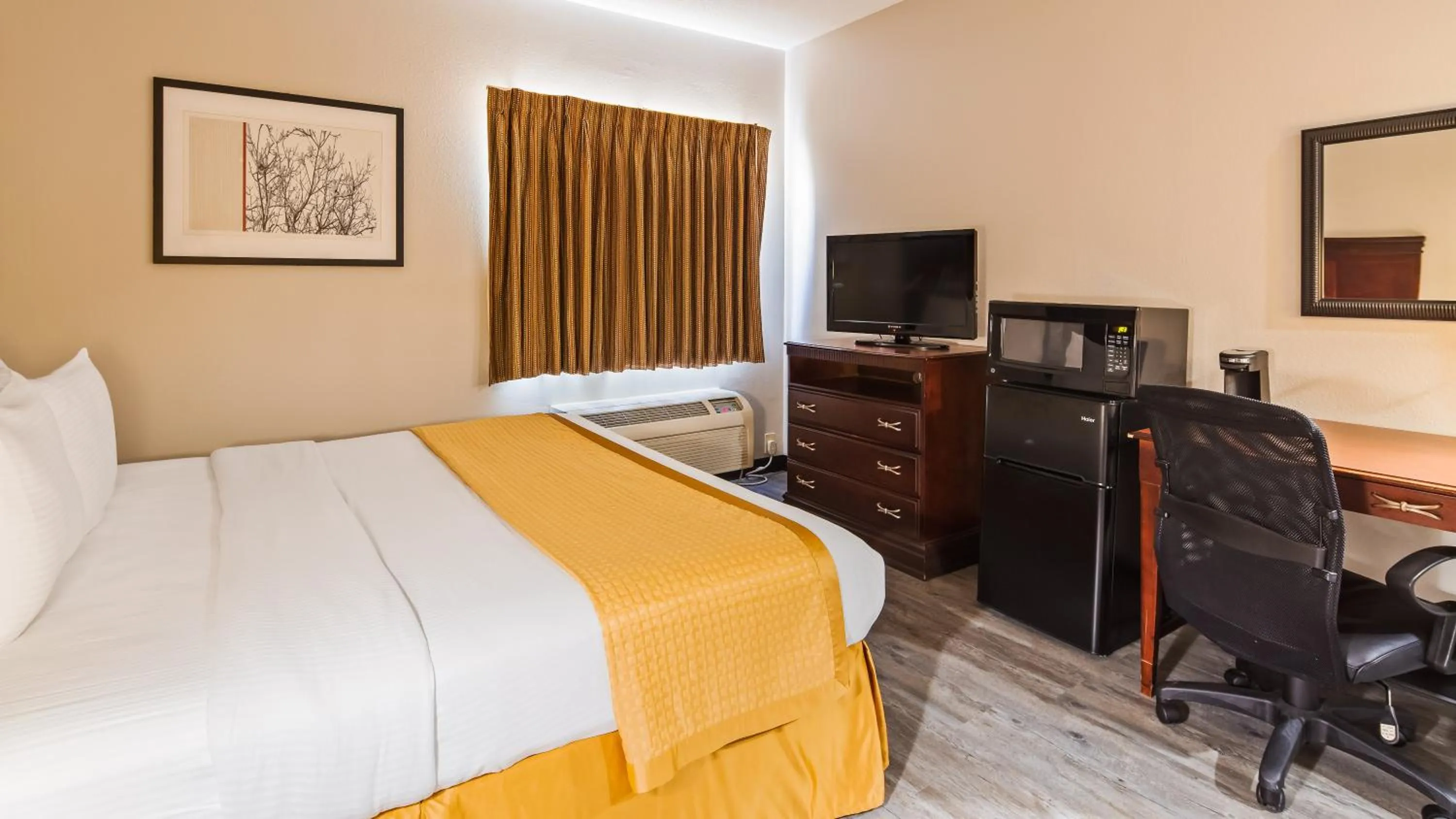 Bedroom, Bed in SureStay Hotel by Best Western Orange