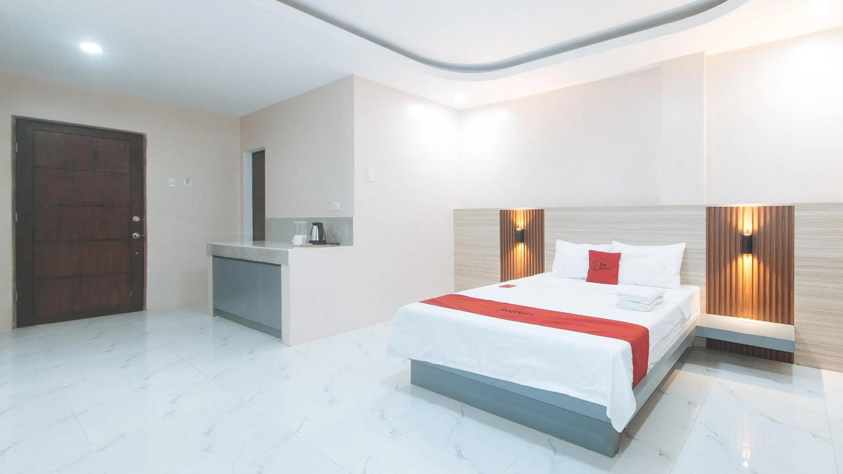 Bed in RedDoorz at Happy Stay Apartelle