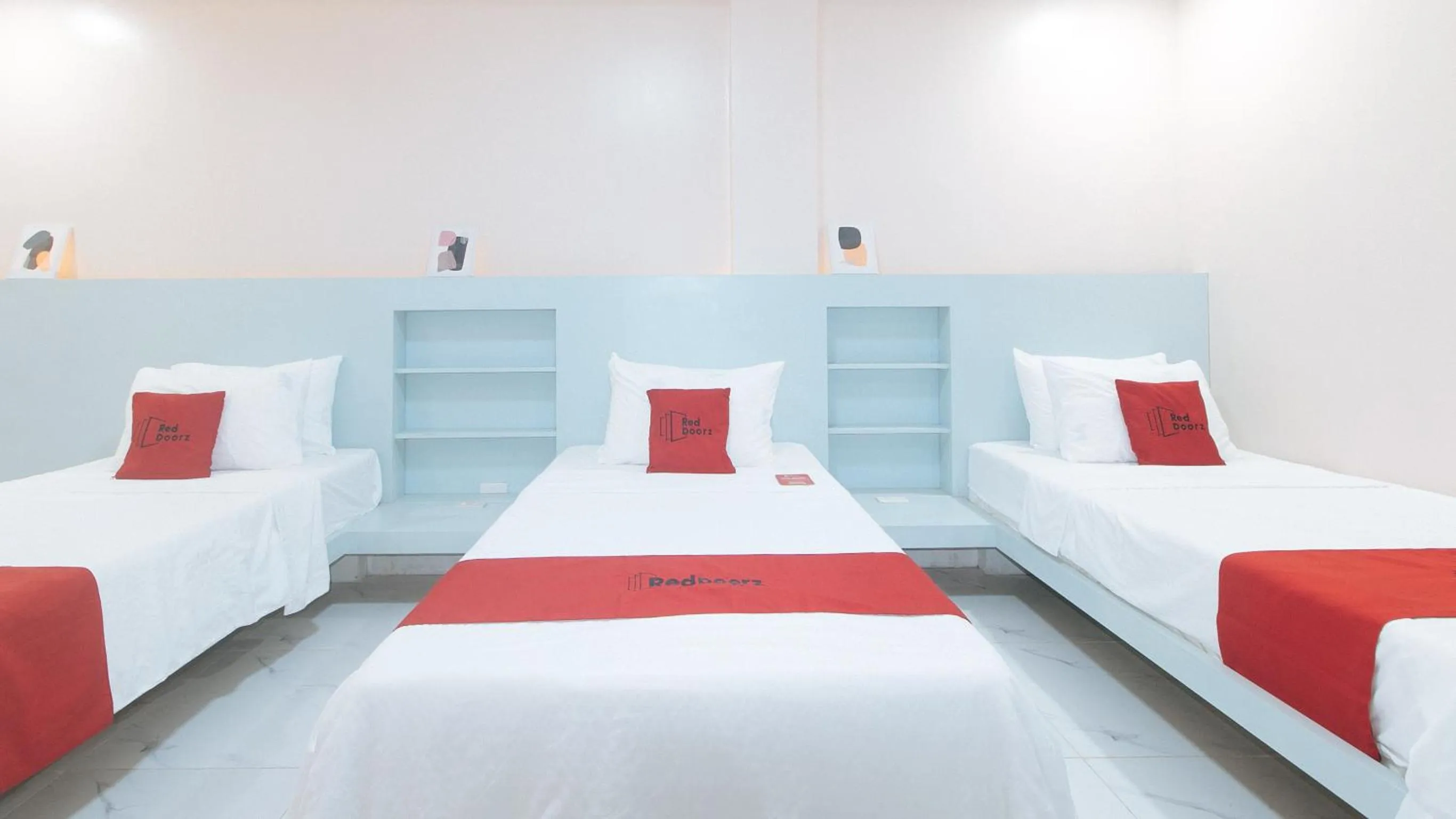 Bed in RedDoorz at Happy Stay Apartelle