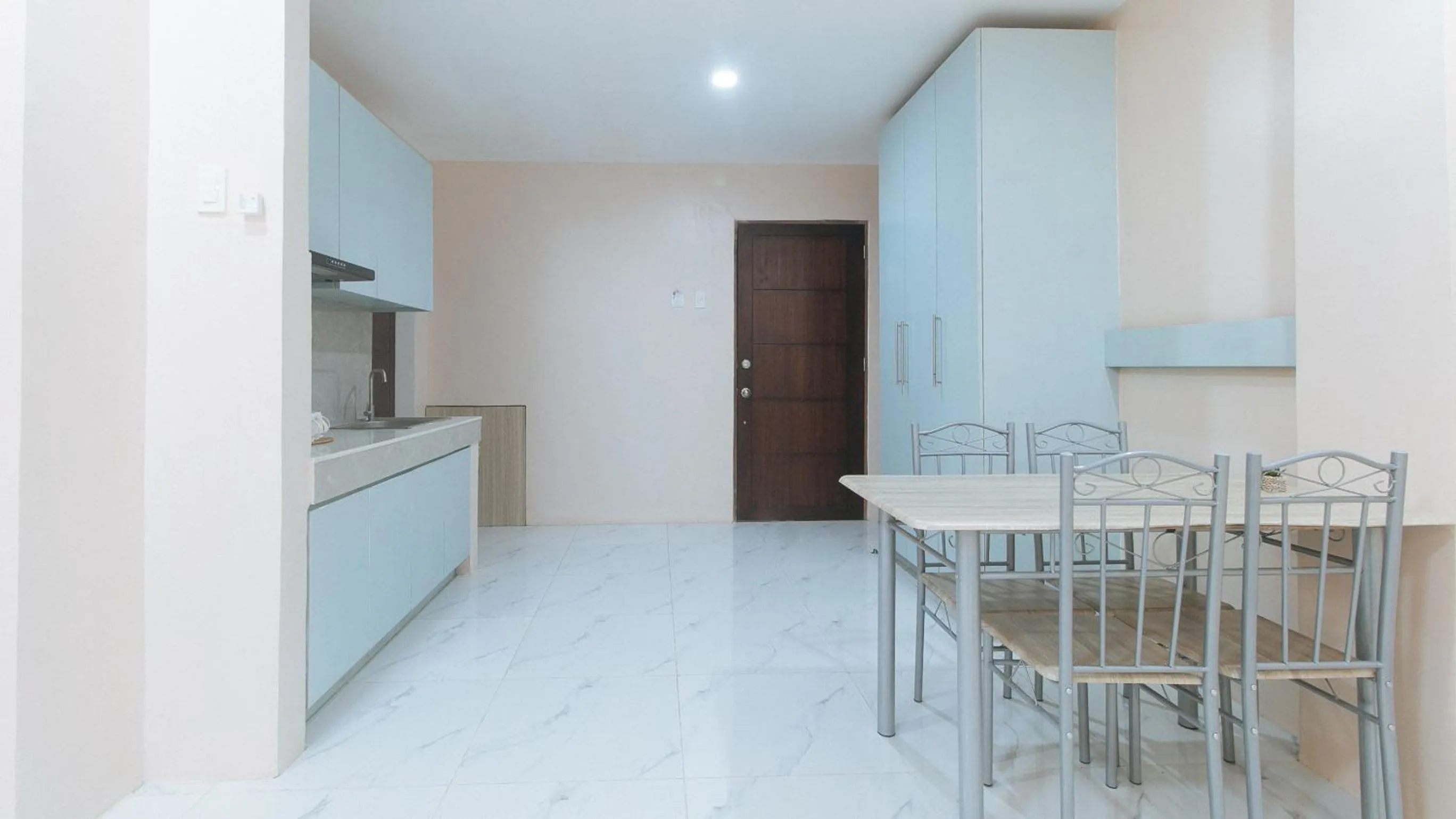 Kitchen or kitchenette in RedDoorz at Happy Stay Apartelle