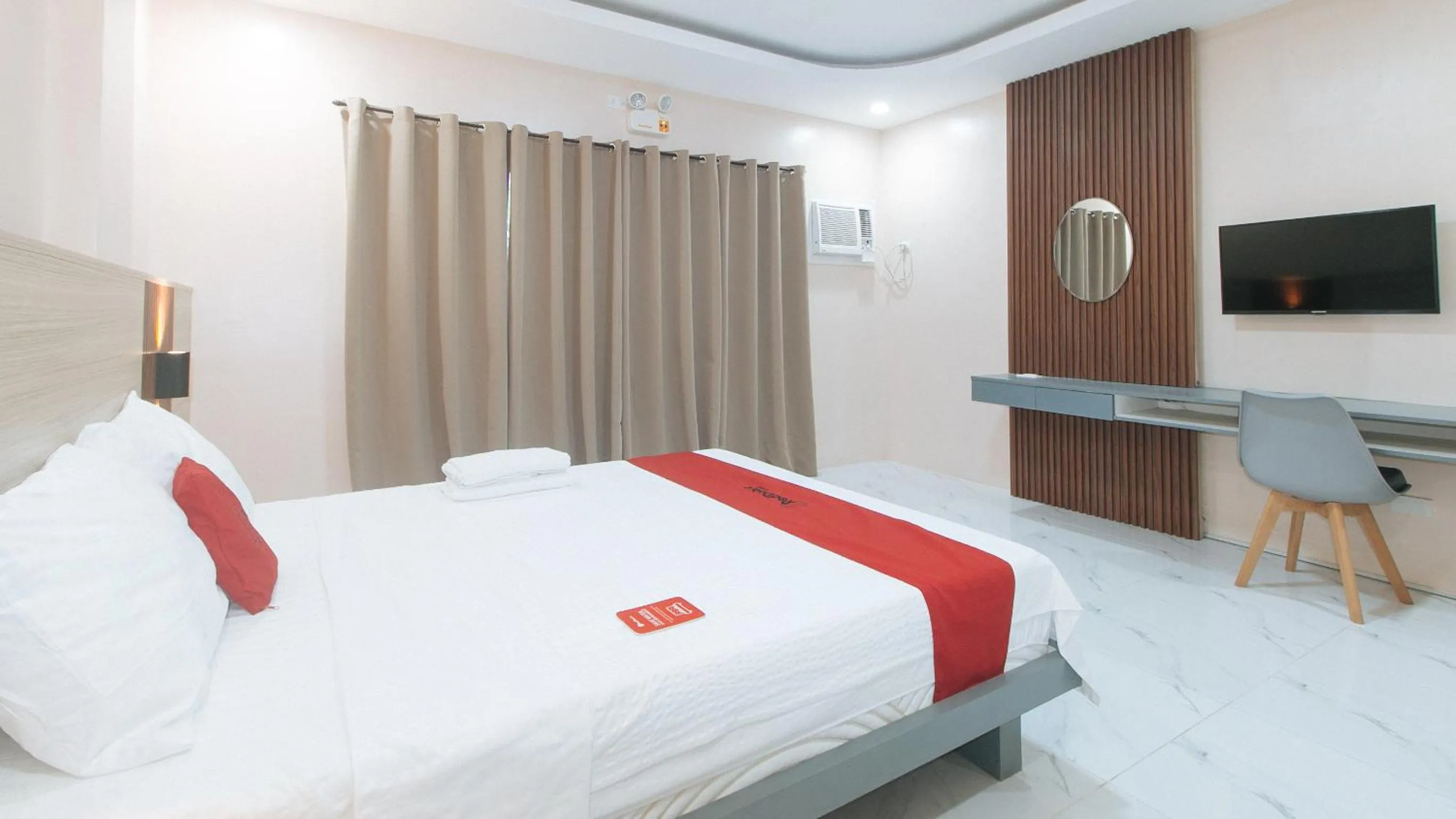 Bed in RedDoorz at Happy Stay Apartelle