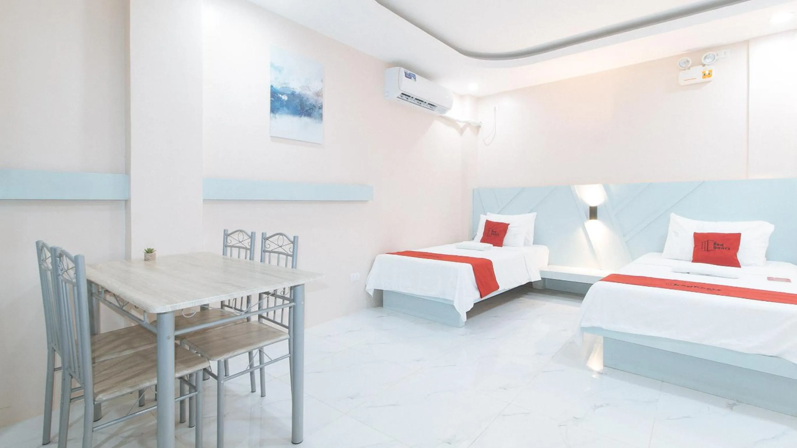 Bed in RedDoorz at Happy Stay Apartelle