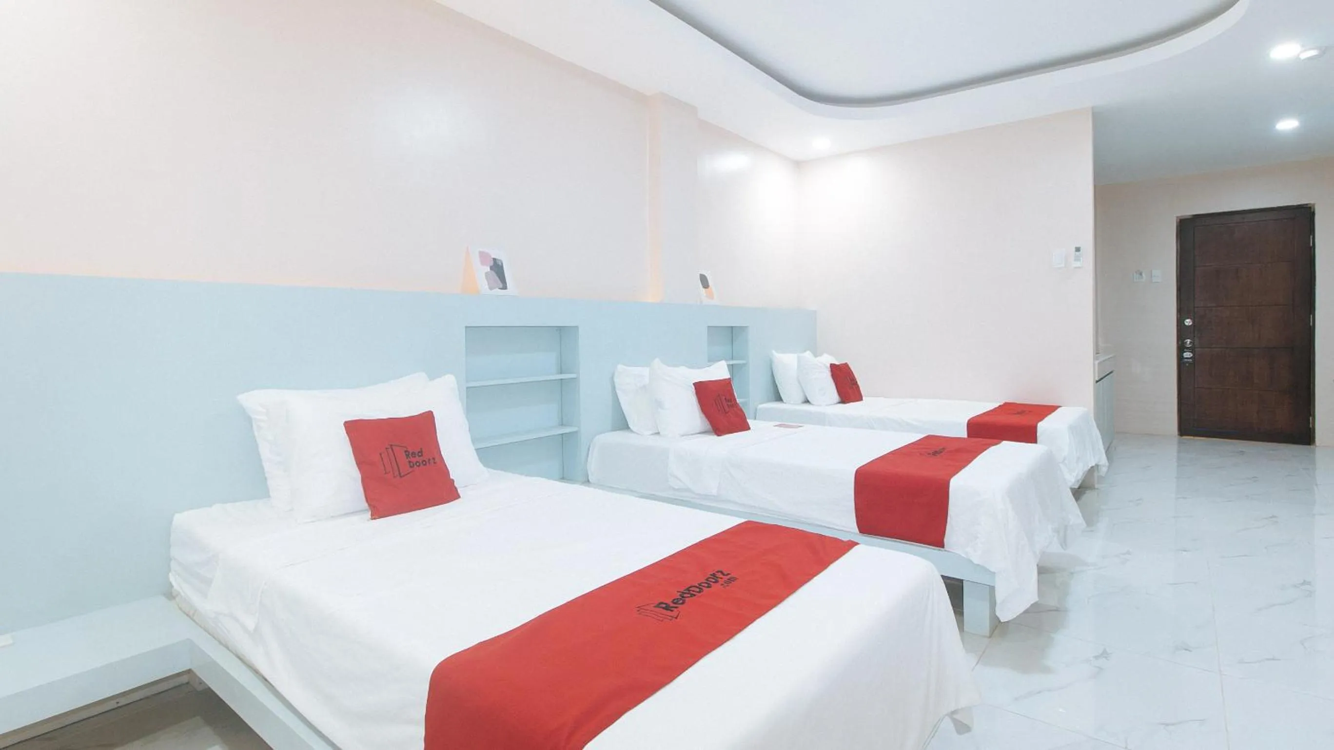 Bed in RedDoorz at Happy Stay Apartelle