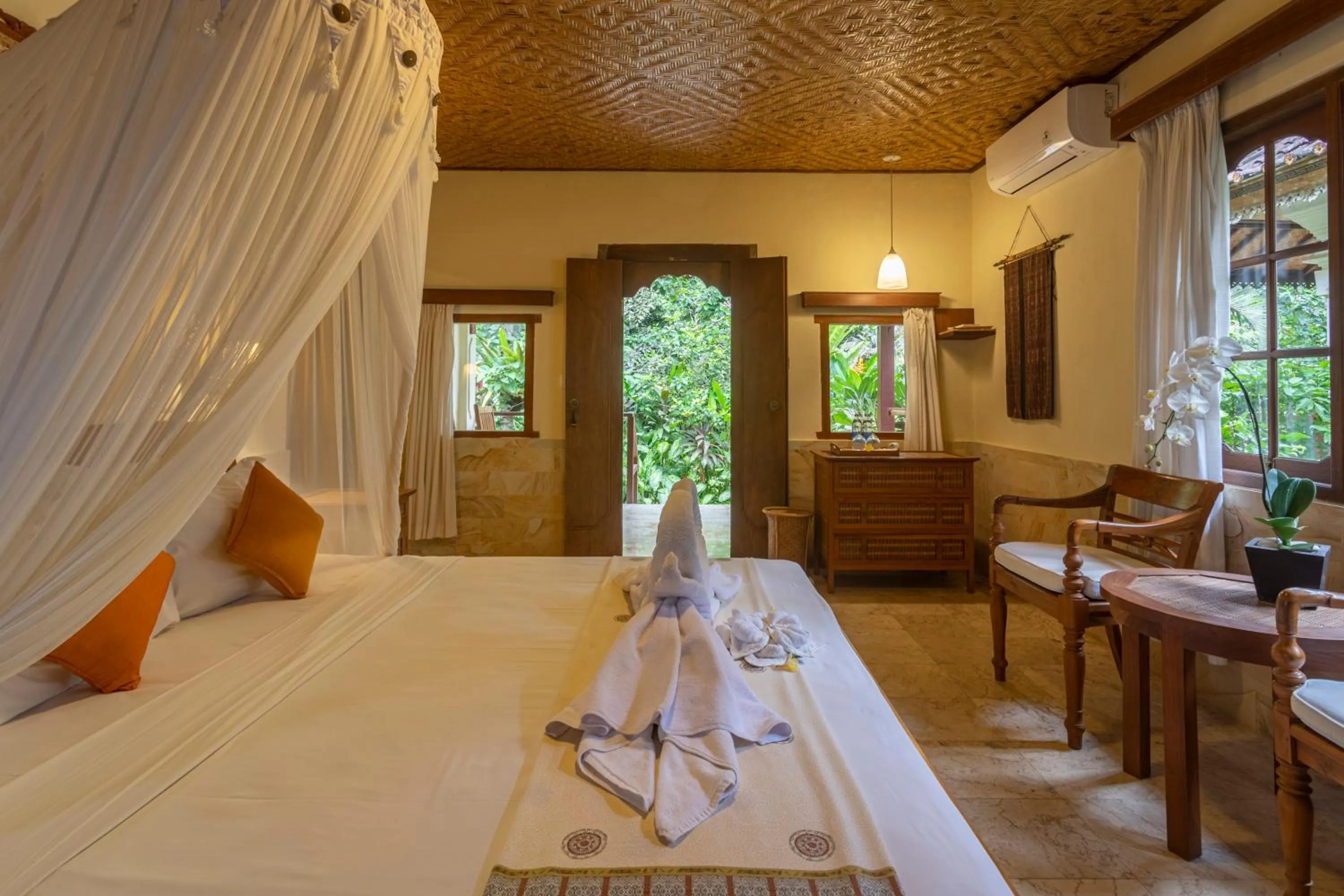 Bed in Nusa Indah Candidasa