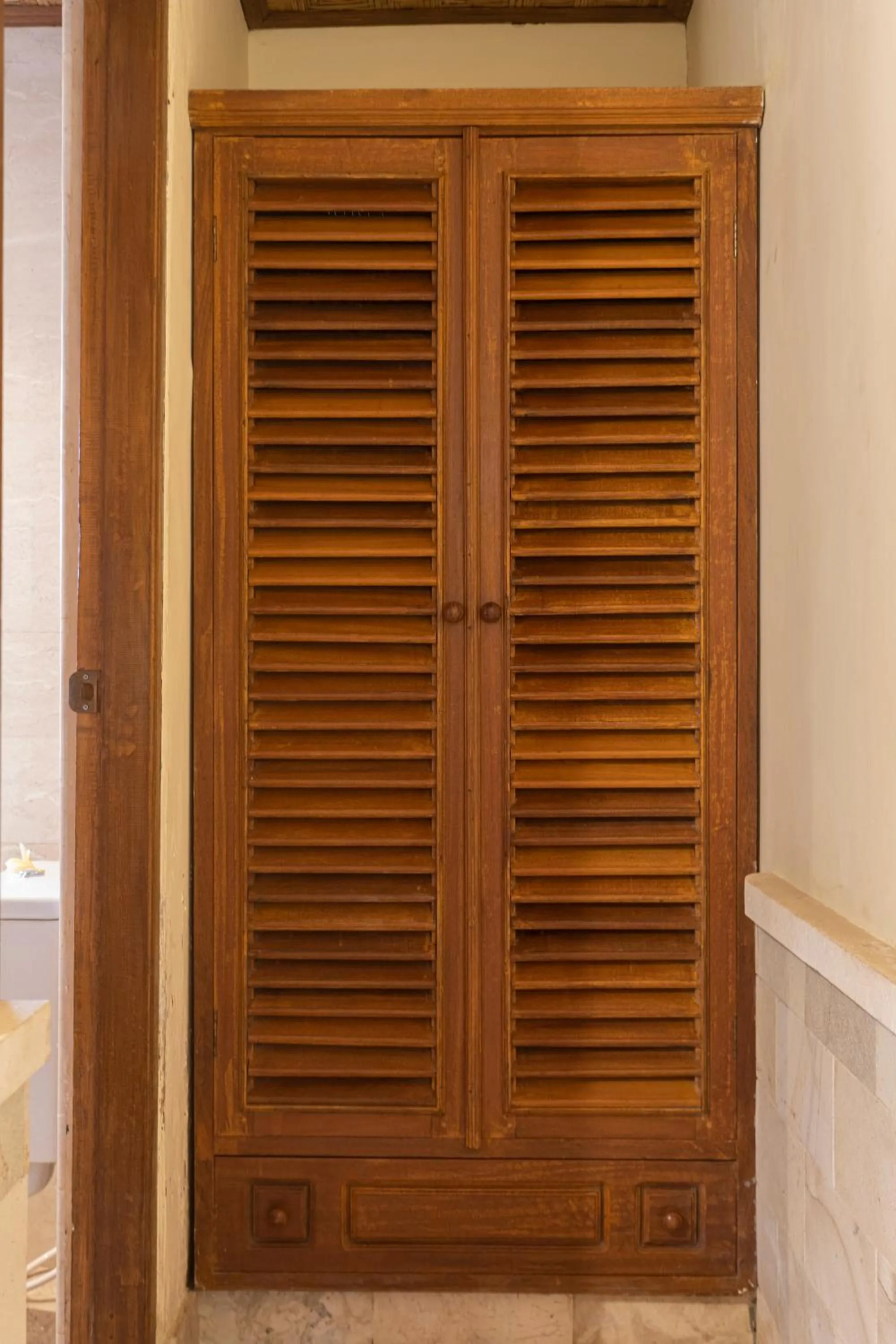 wardrobe in Nusa Indah Candidasa