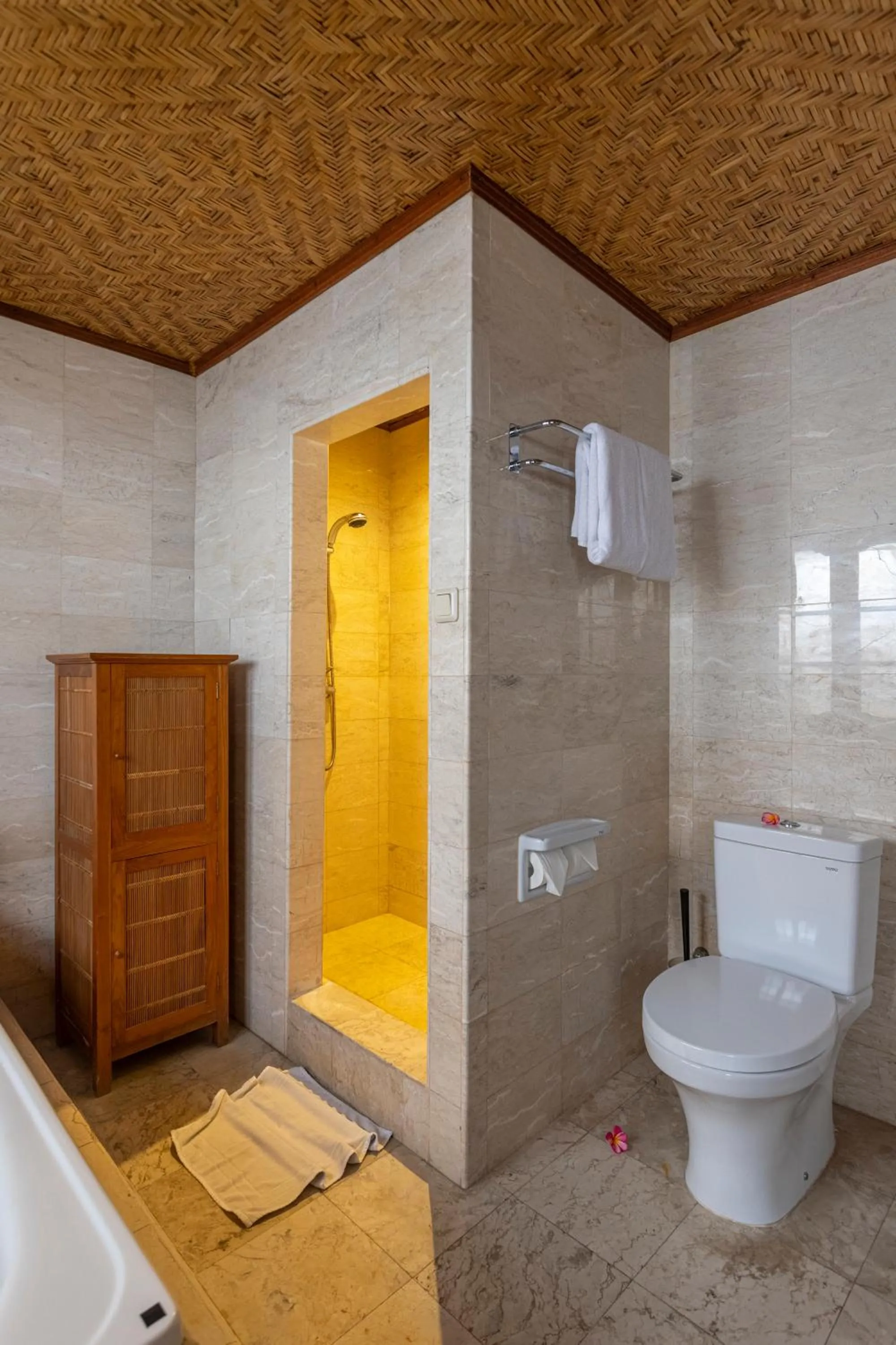 Shower in Nusa Indah Candidasa