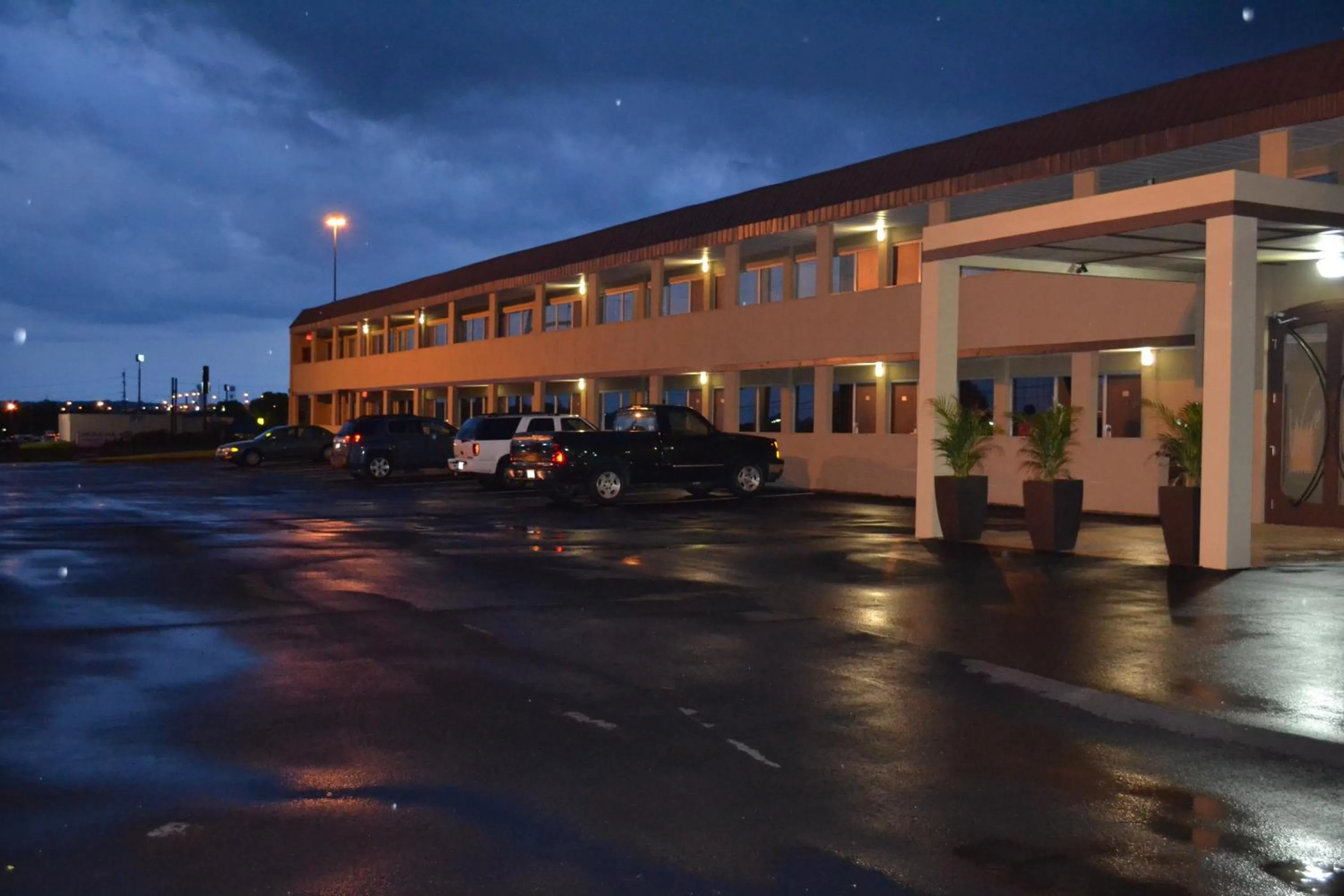Facade/entrance in Motel 75 Monroe