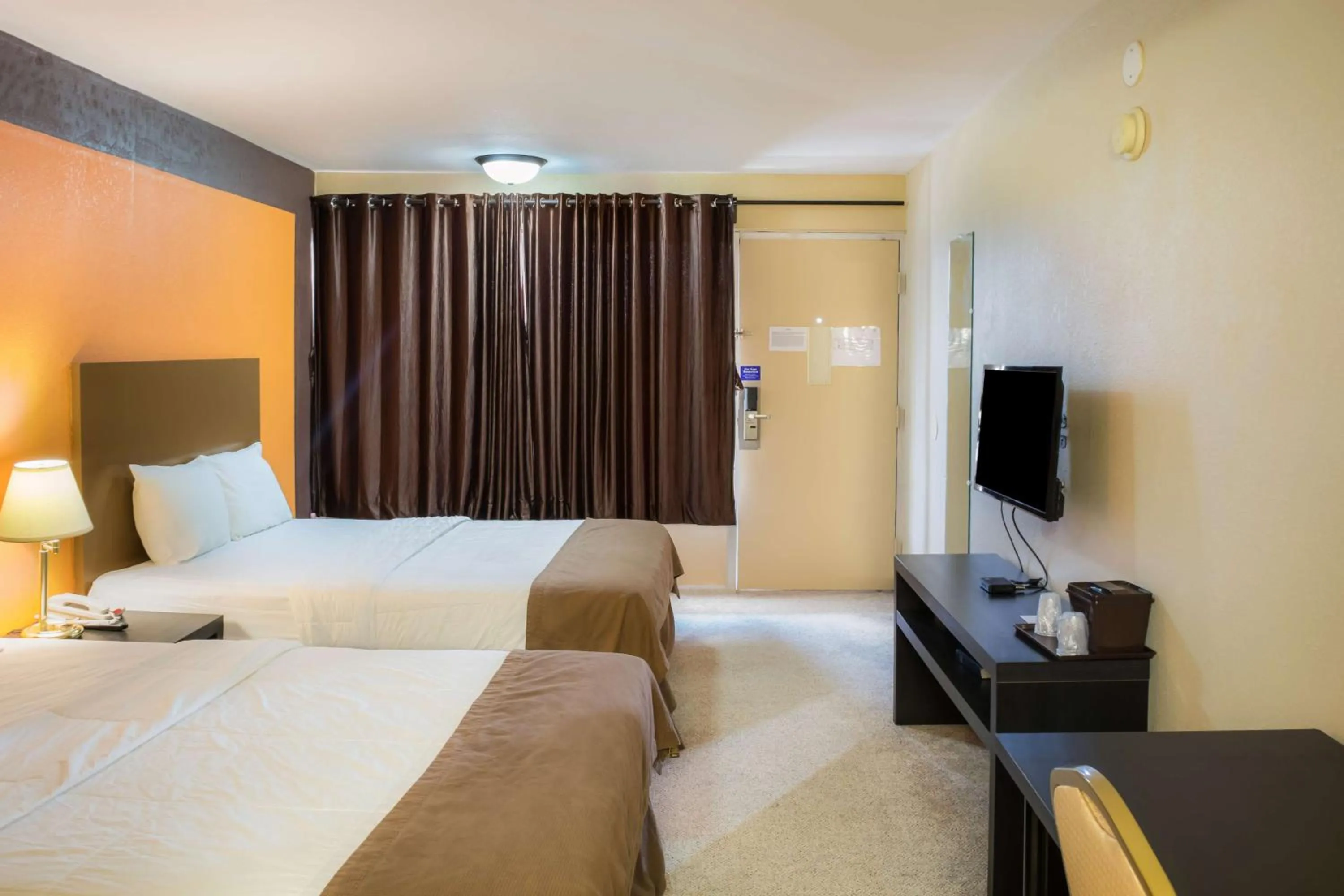 Photo of the whole room, Bed in Motel 75 Monroe