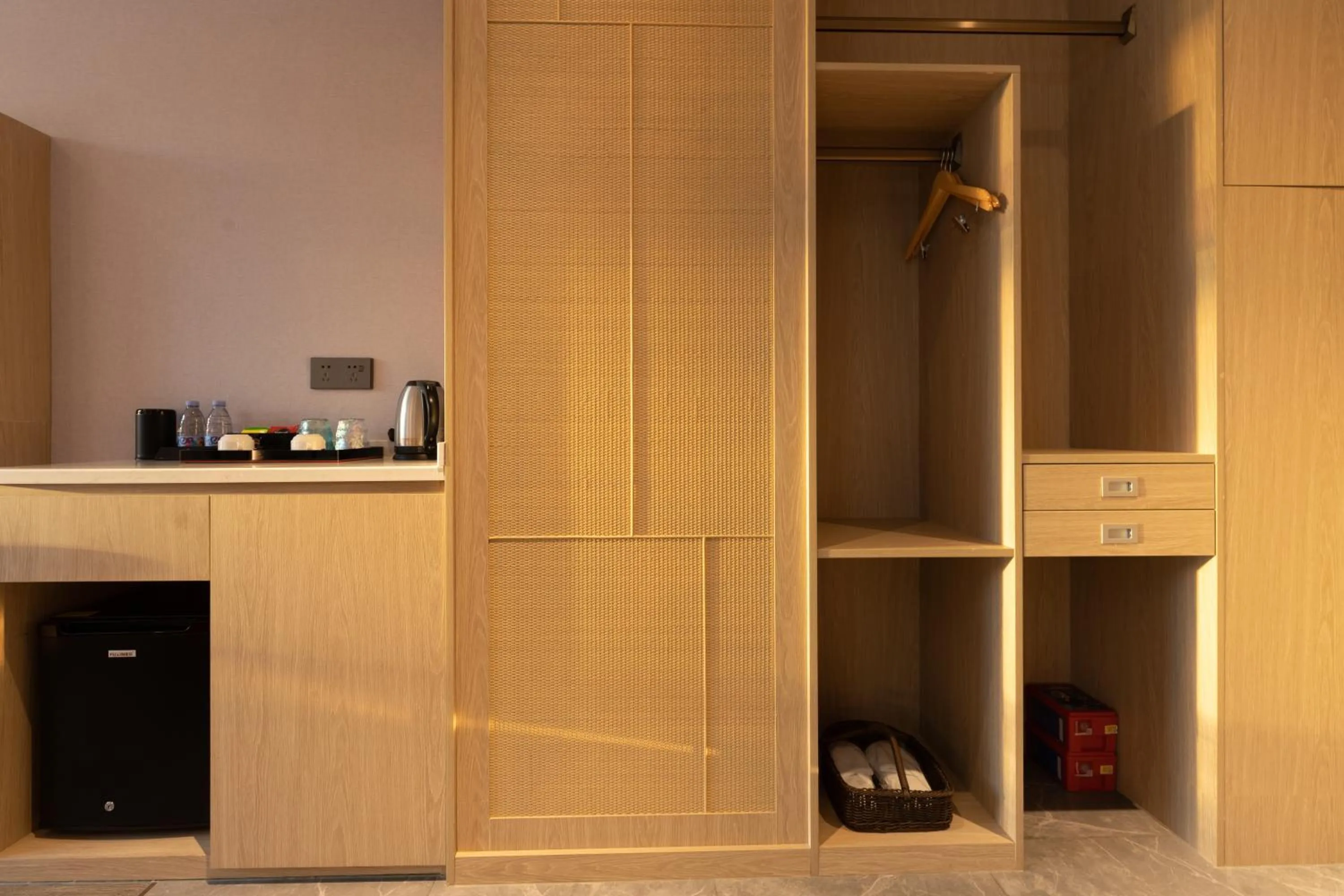 wardrobe in Guangzhou Yunjia Hotel - Airport Terminal 2