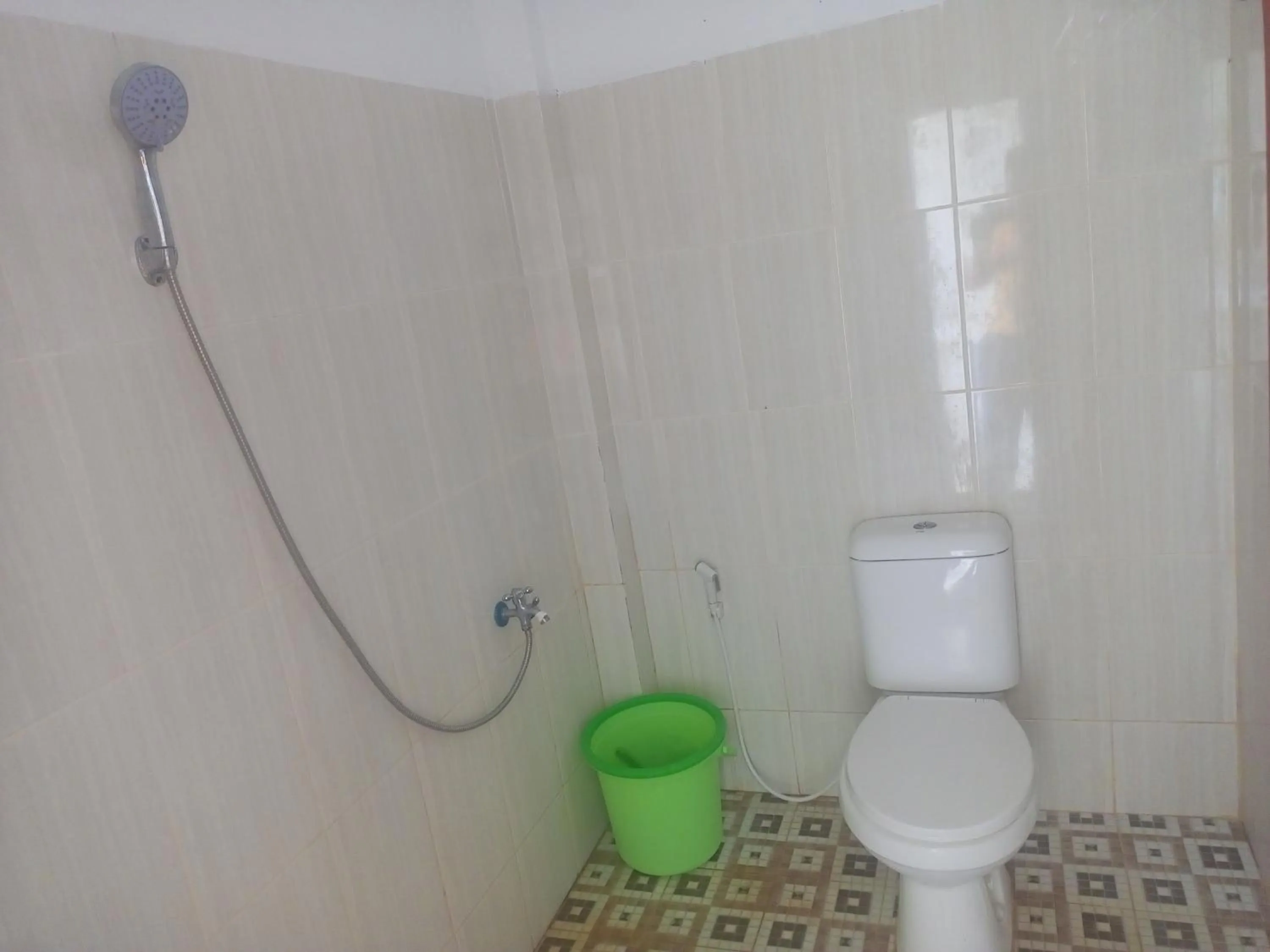 Toilet in Penginapan Lamban Queens Kamar Double Bed Standar Room