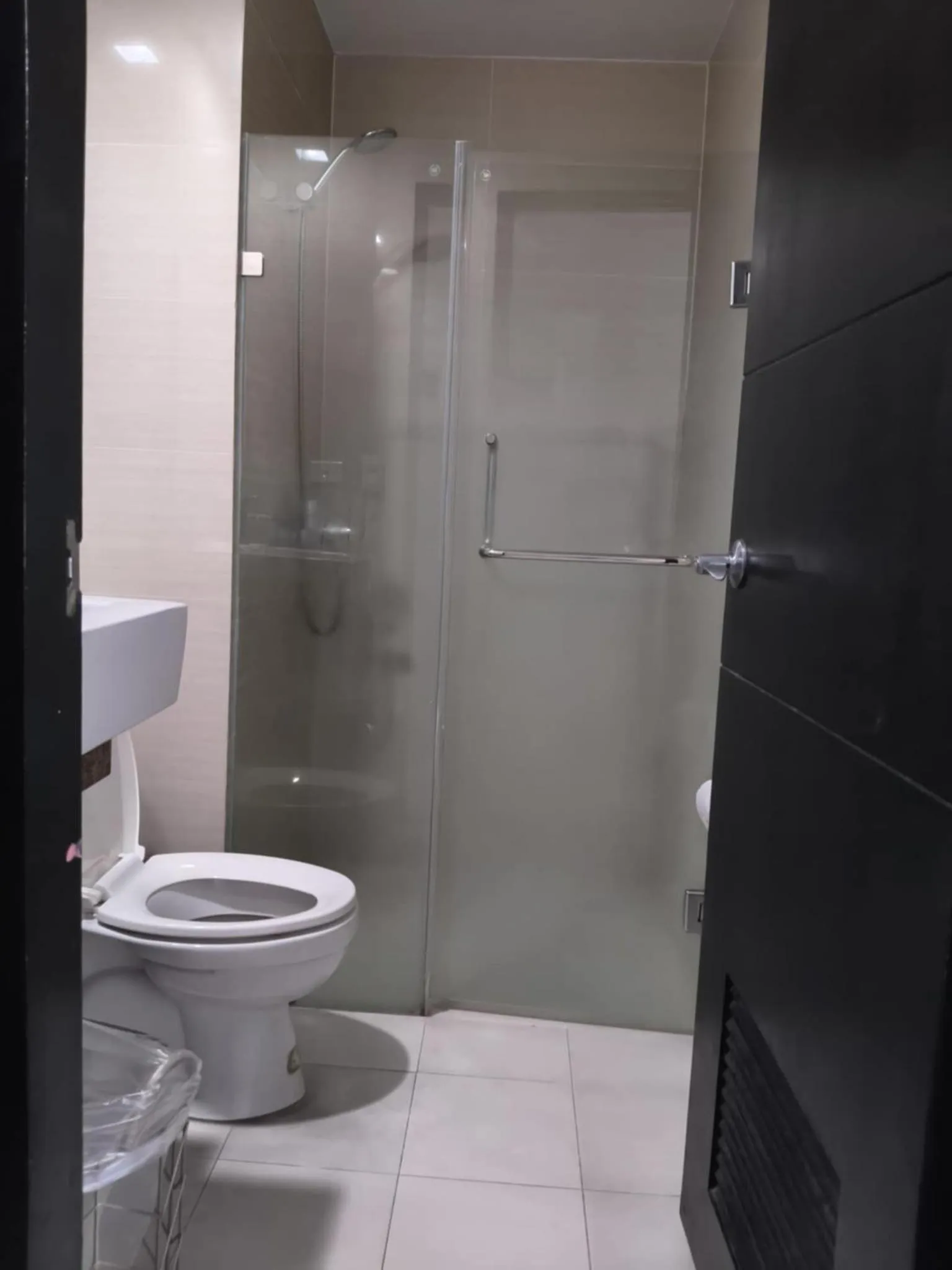 Henry's Newport Condotel