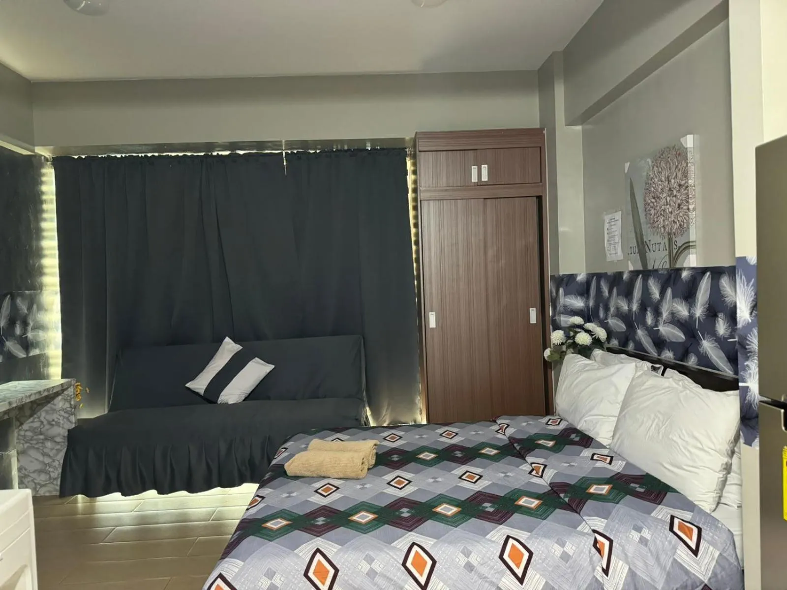 Bed in Henry's Newport Condotel