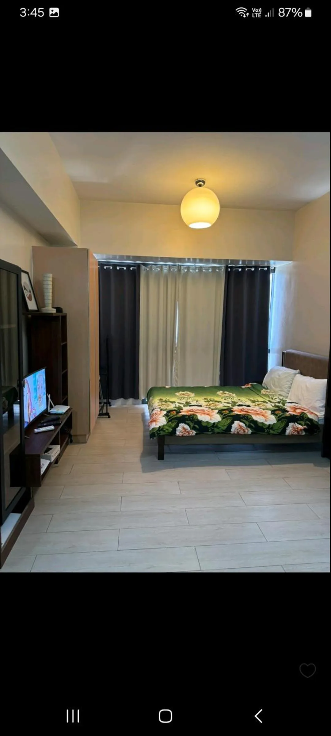 Bed in Henry's Newport Condotel