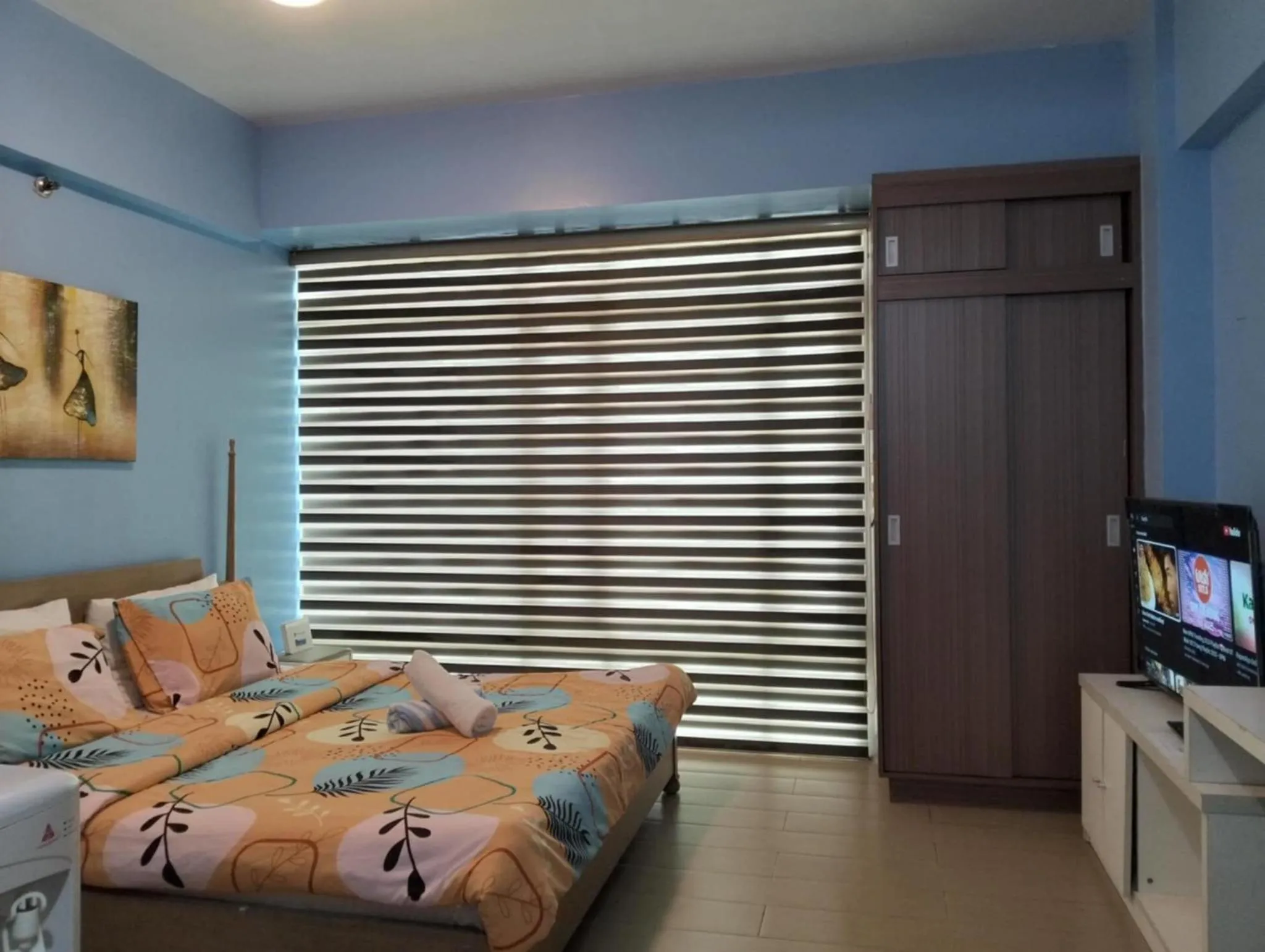 Bed in Henry's Newport Condotel