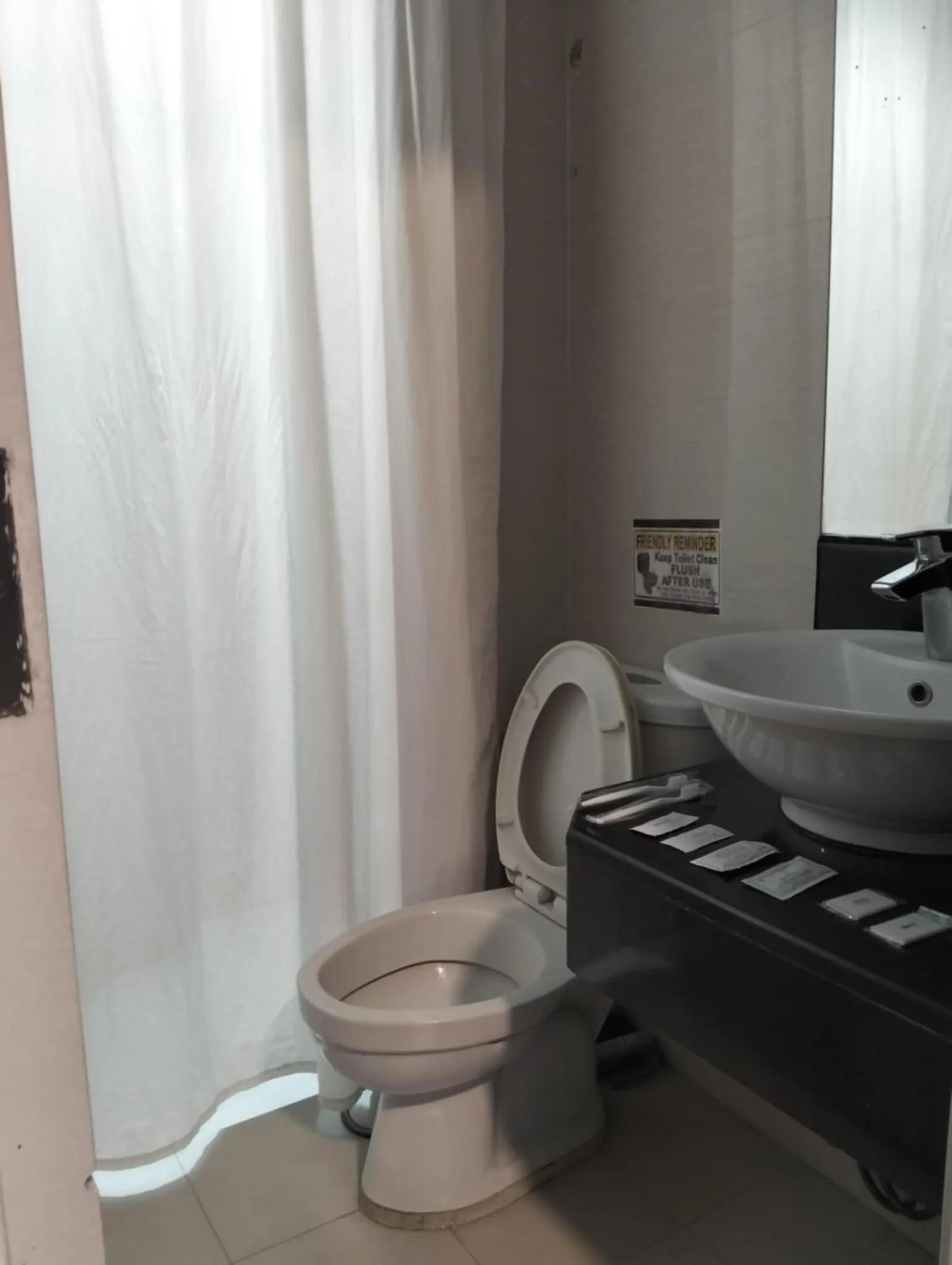 Henry's Newport Condotel