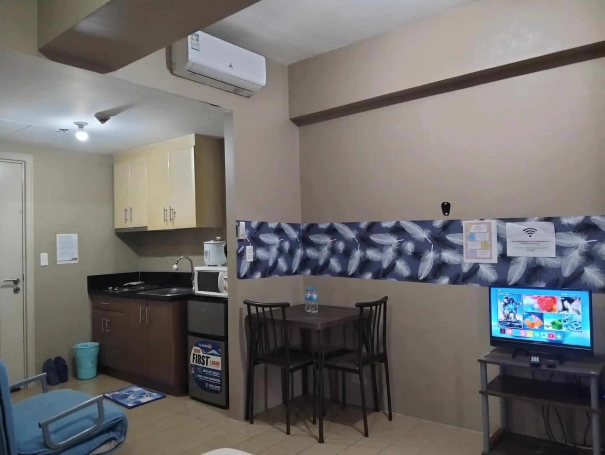 Henry's Newport Condotel