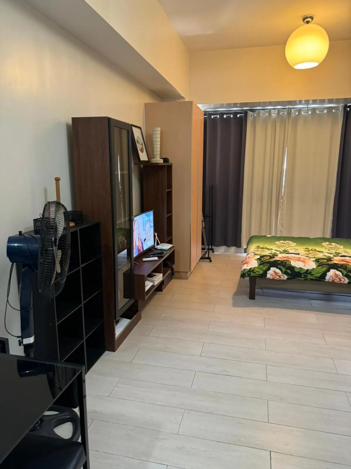 Bed in Henry's Newport Condotel