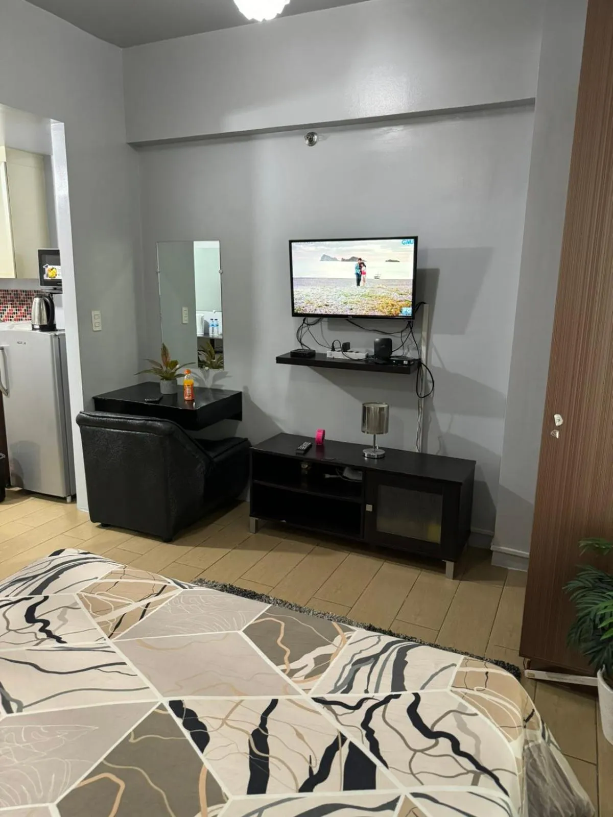 Henry's Newport Condotel