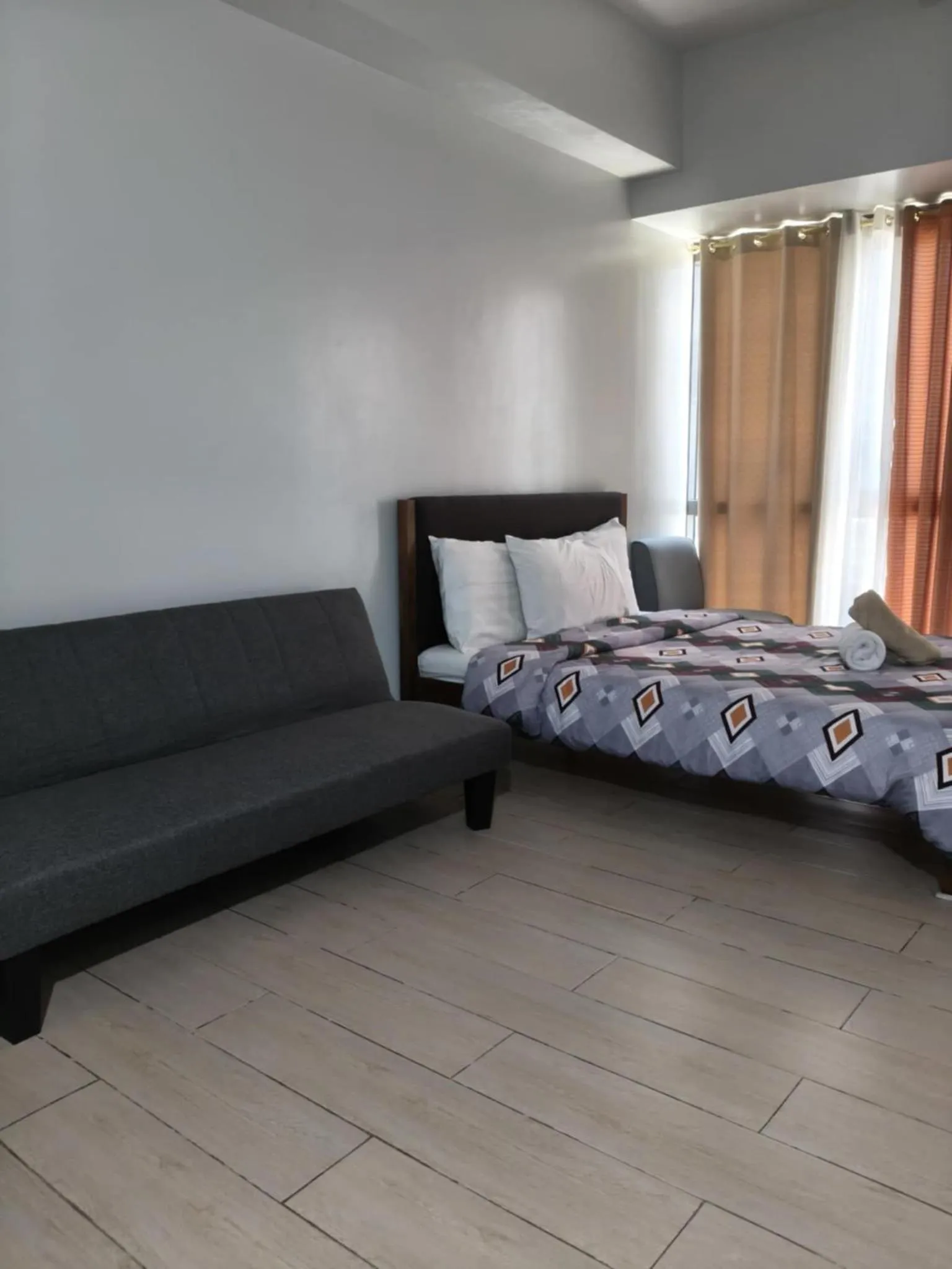 Bed in Henry's Newport Condotel