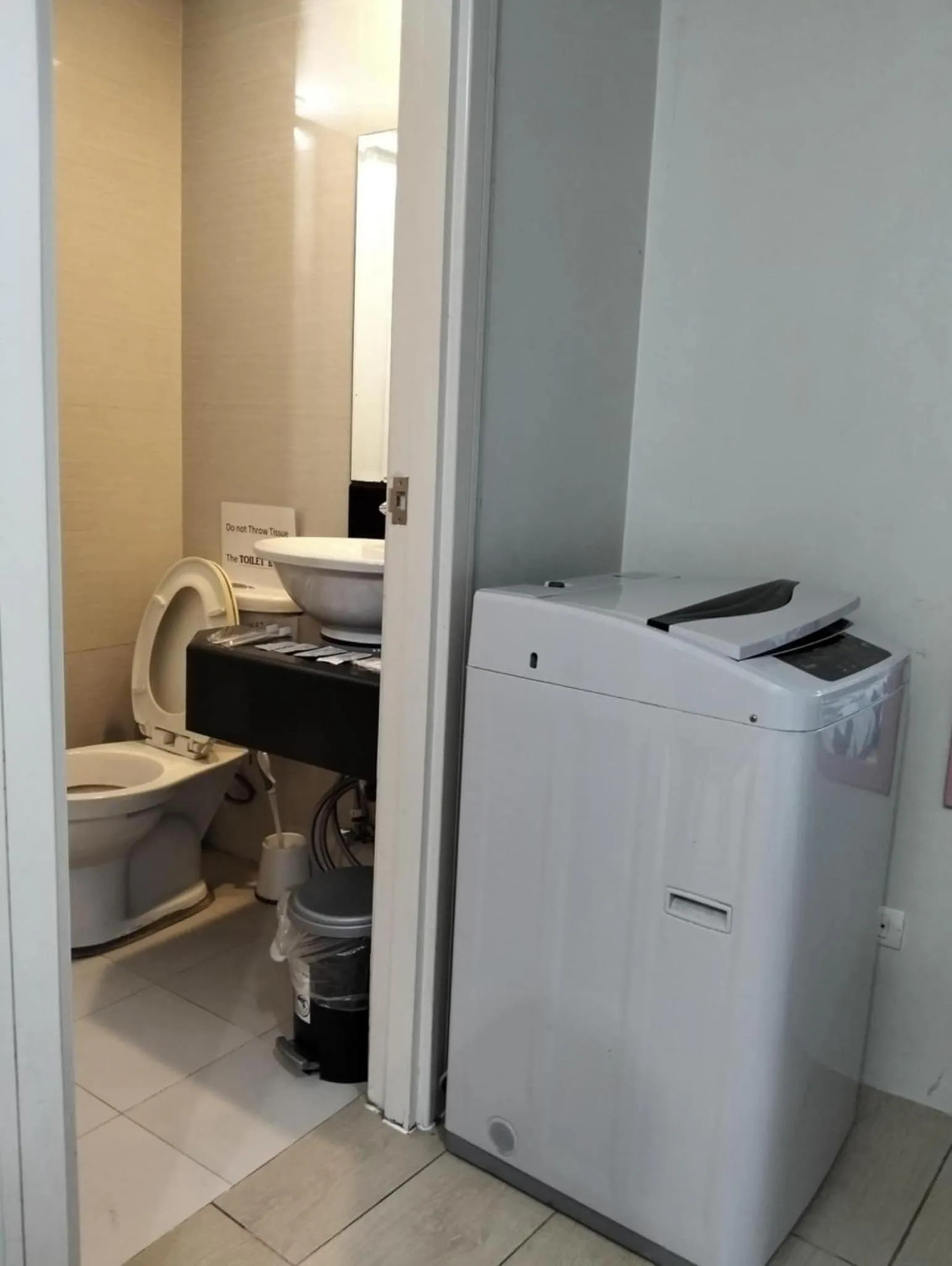 Henry's Newport Condotel